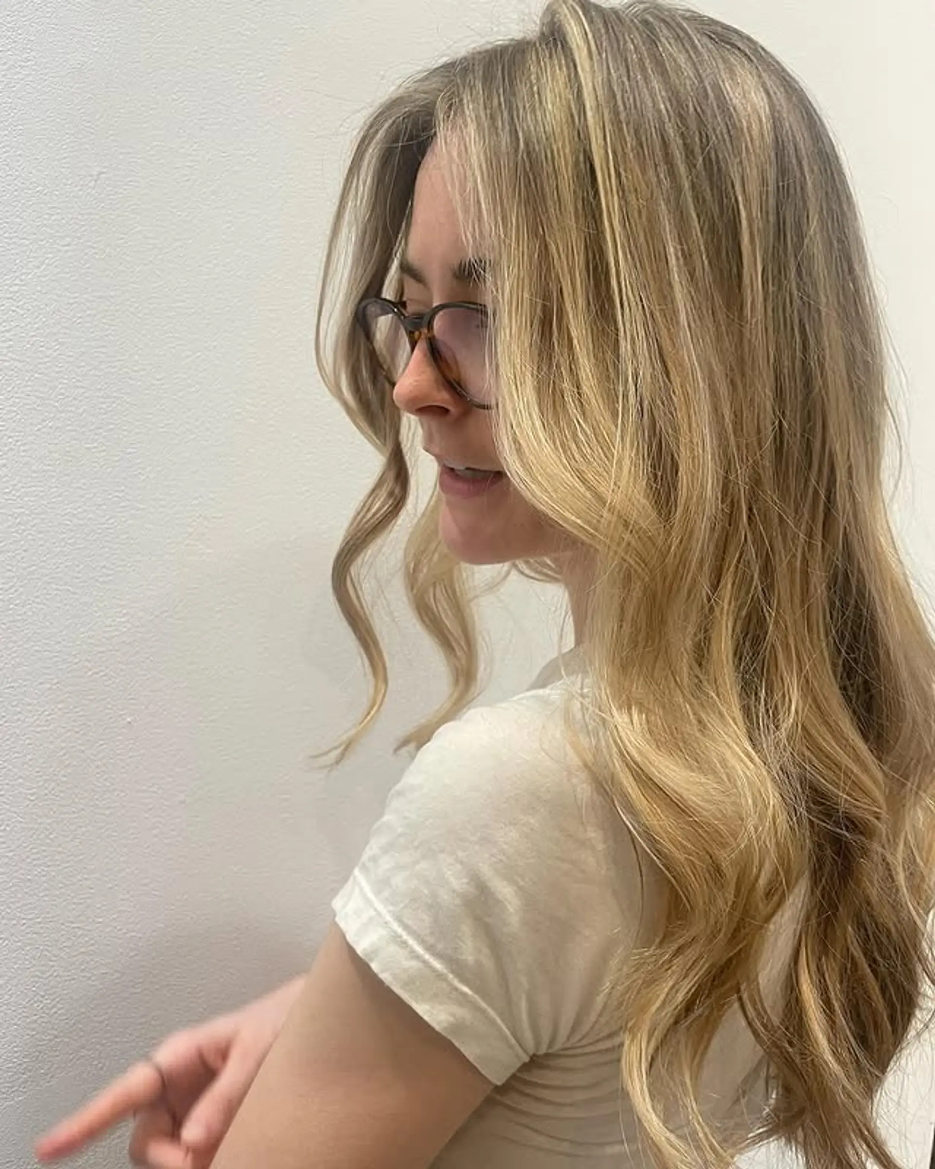 Long, wavy hairstyle with face-framing layers and a golden blonde balayage. 1