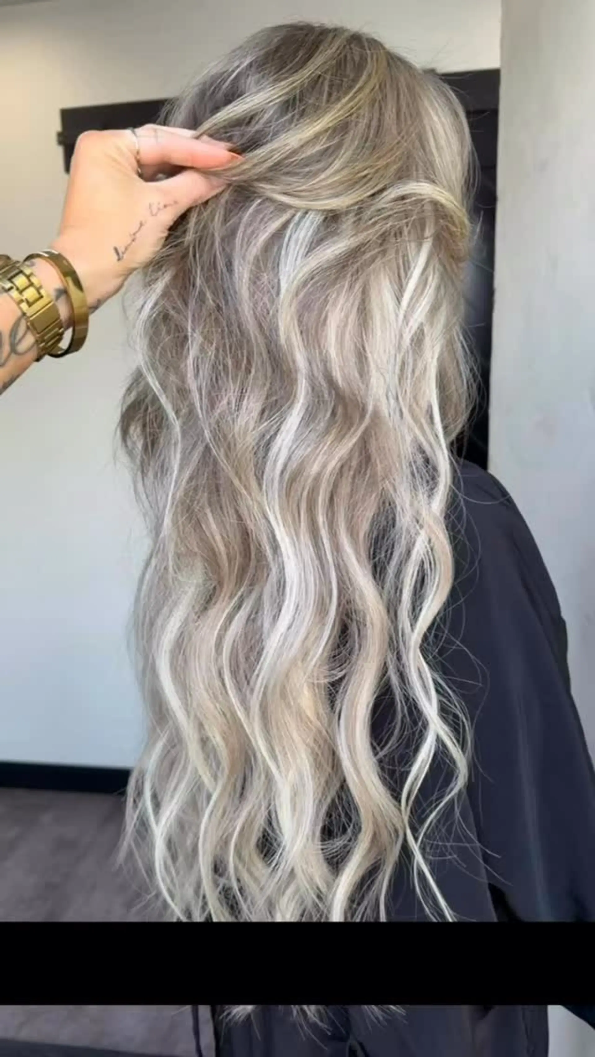 Extra-long dimensional ash blonde hair styled with soft, cascading waves. 1