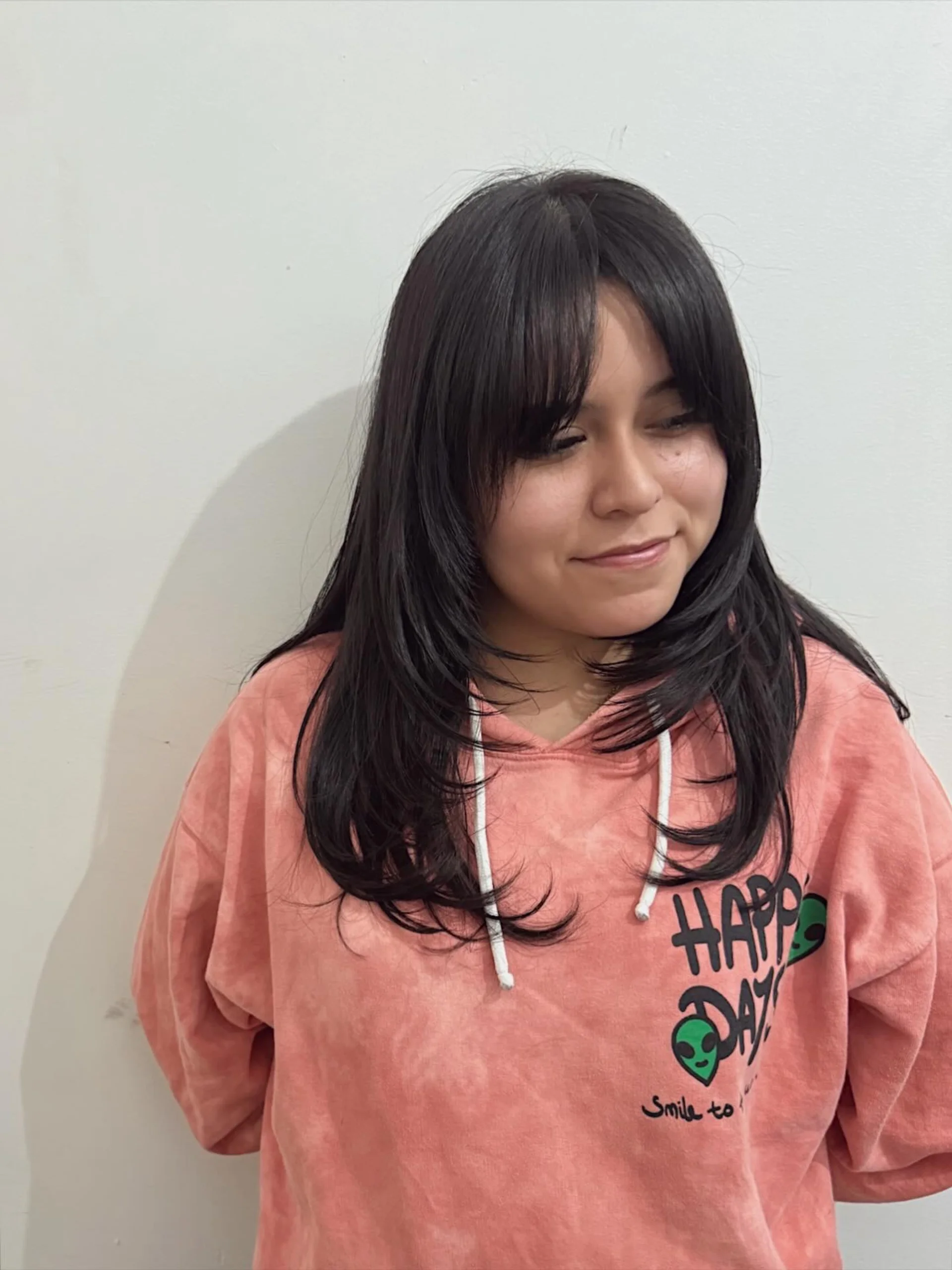 Short haircut featuring a blunt, textured fringe - Preview 1