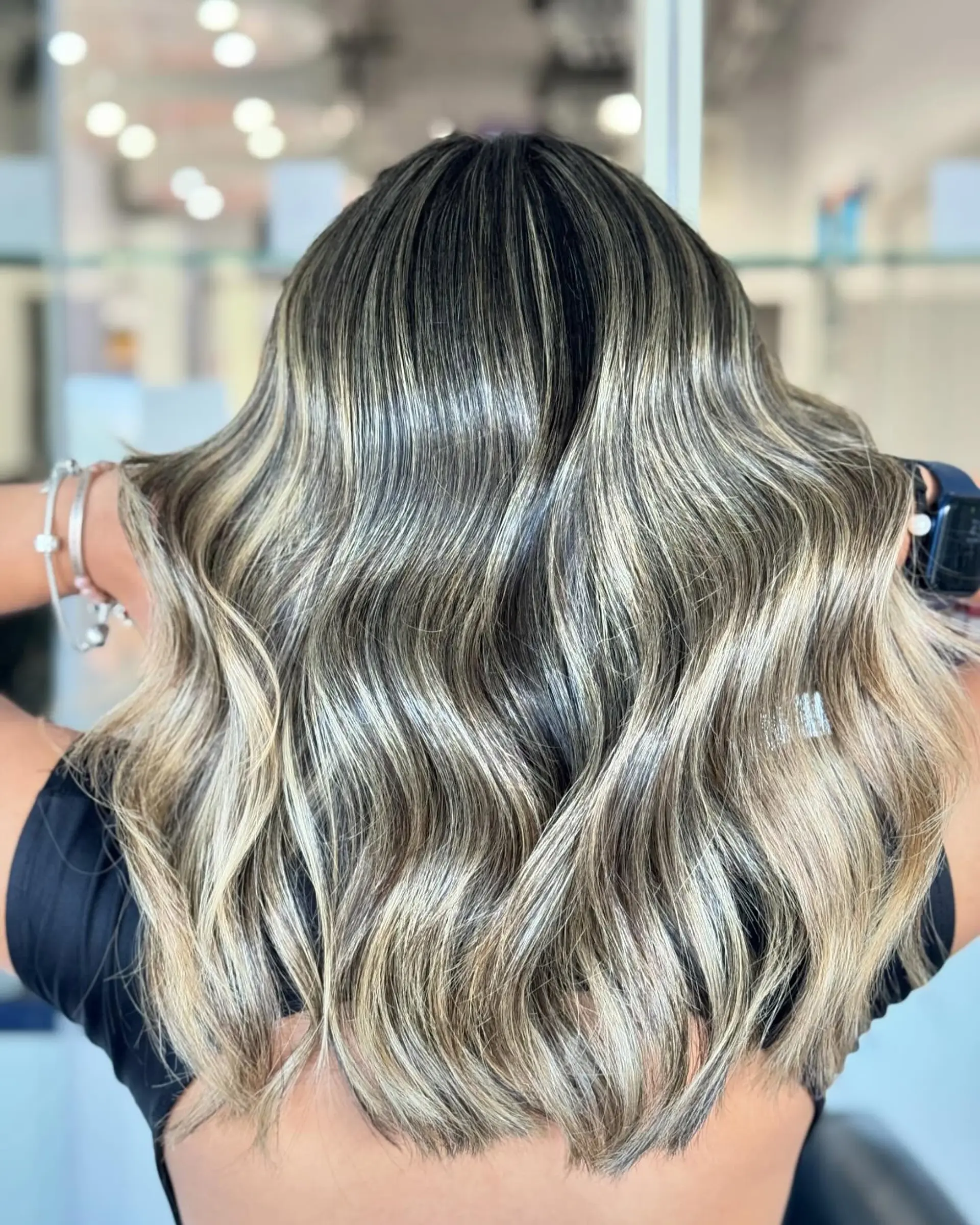 Long, wavy hair with a seamless blend of brown and blonde tones using a balayage technique. 1