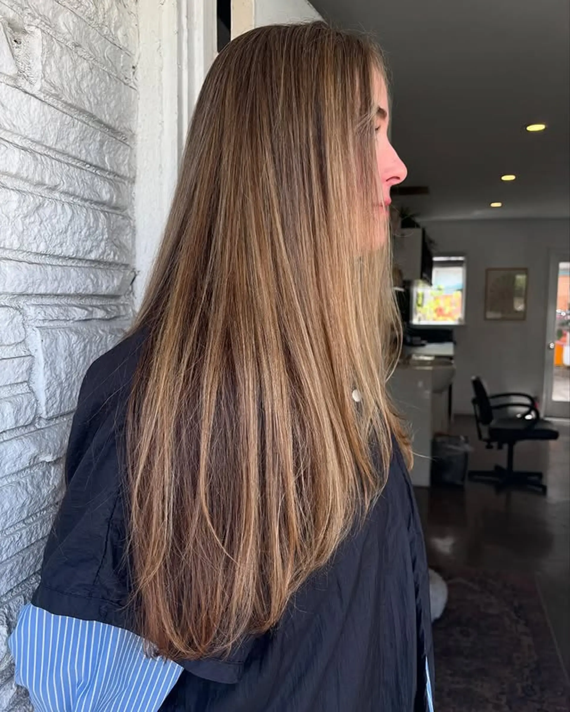 Long layered hairstyle with a bronde balayage. 1