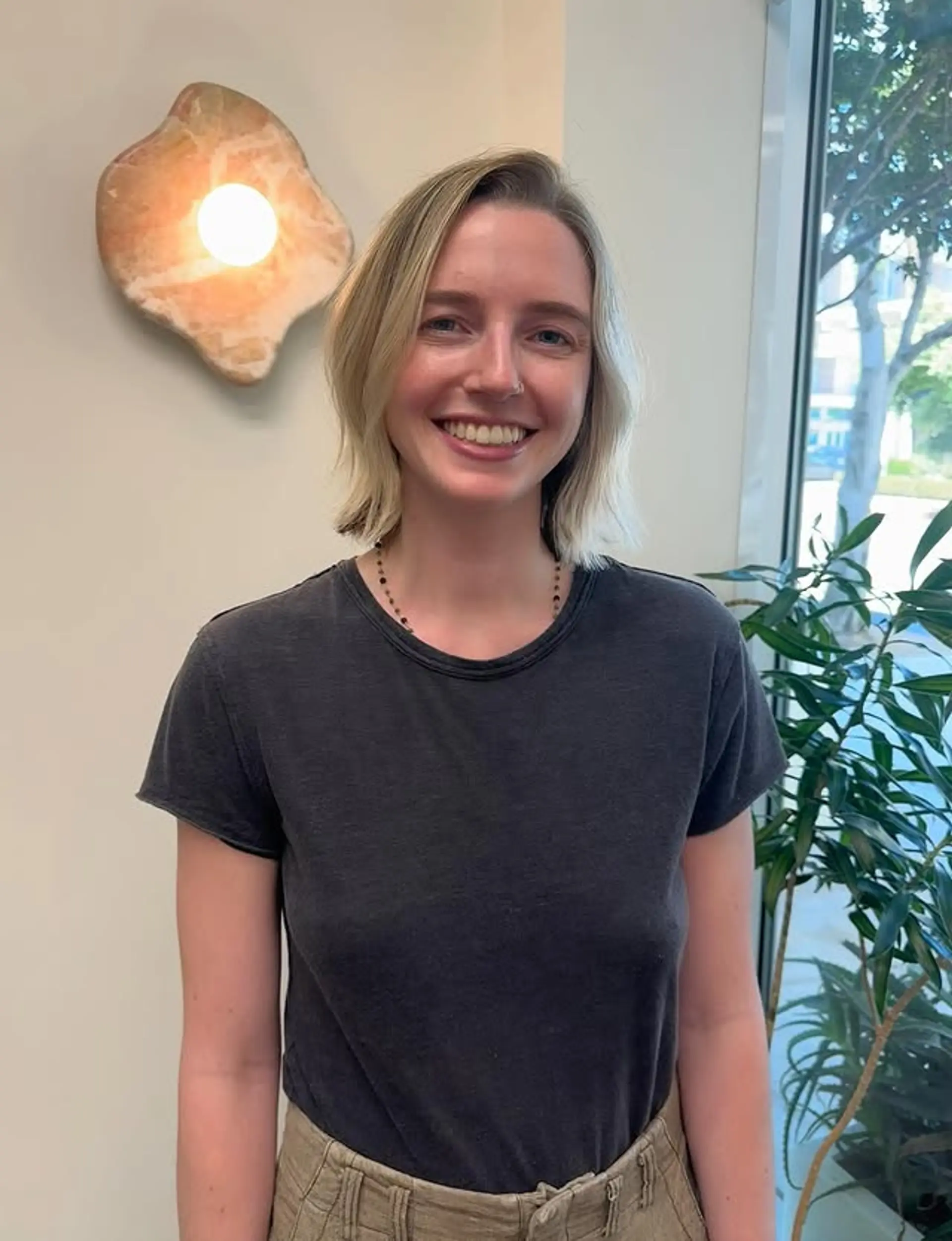 A medium-length lob with soft, beachy waves. 1