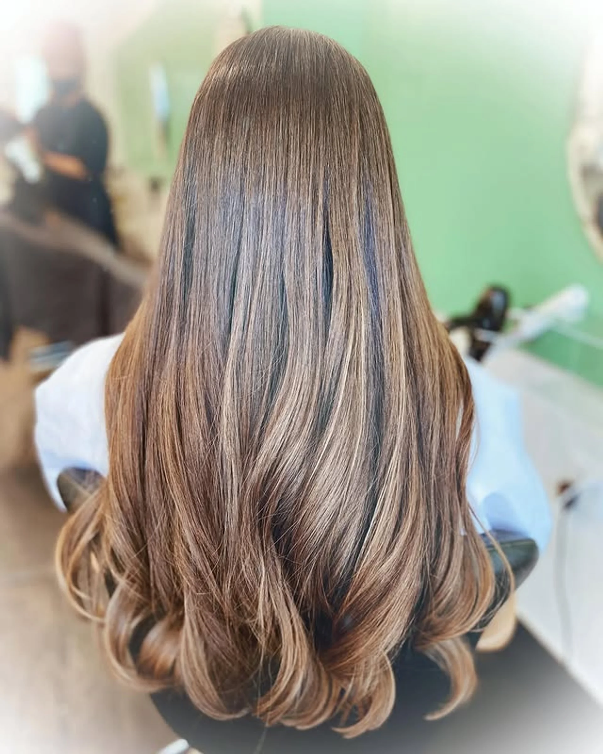 Sun-kissed caramel balayage waves perfect for a summer in the Hamptons - Preview 3