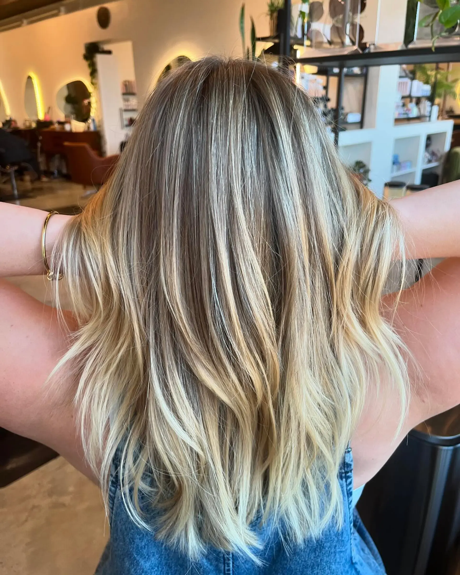 Long dimensional blonde hair featuring seamlessly blended fine highlights for a natural, sun-kissed look. 1