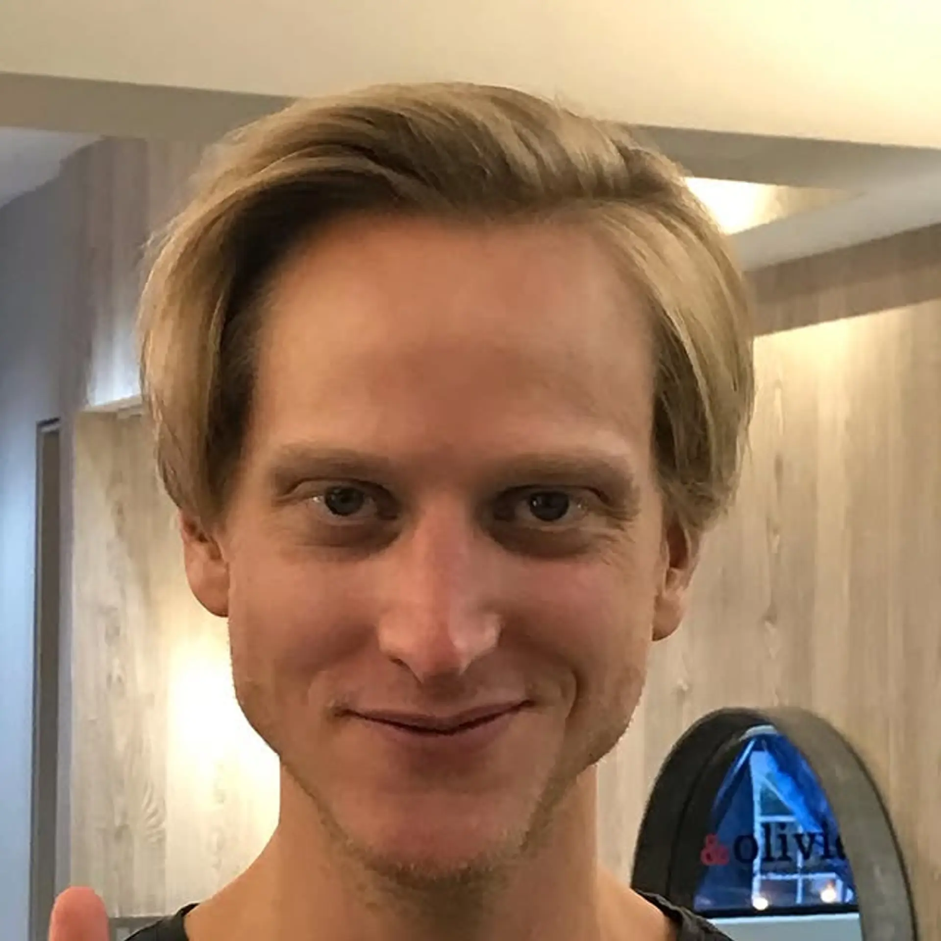 A classic side part with a clean and versatile appearance. 1