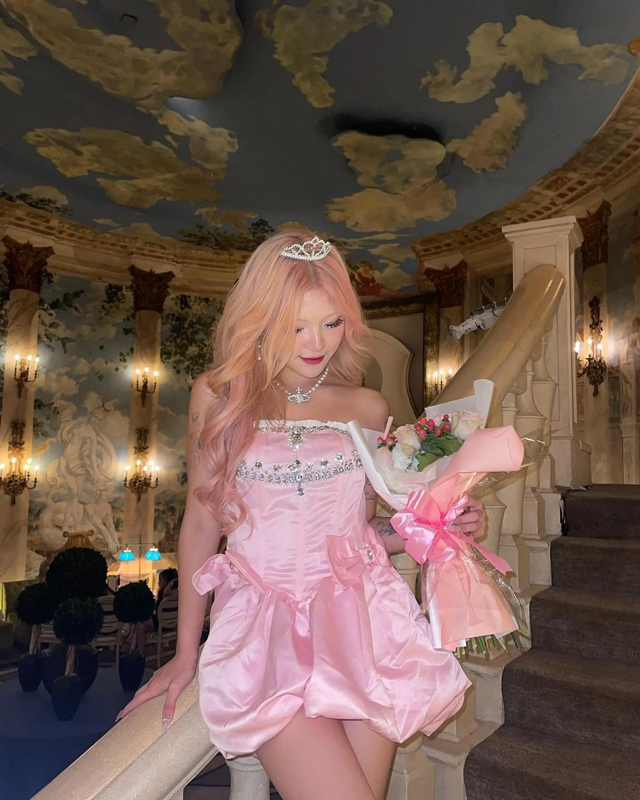 Long, wavy hairstyle with loose waves in a pastel pink and peach color blend. Soft curls at the ends and a gentle lift at the crown for a romantic, whimsical look.

Pretty in pink🎀