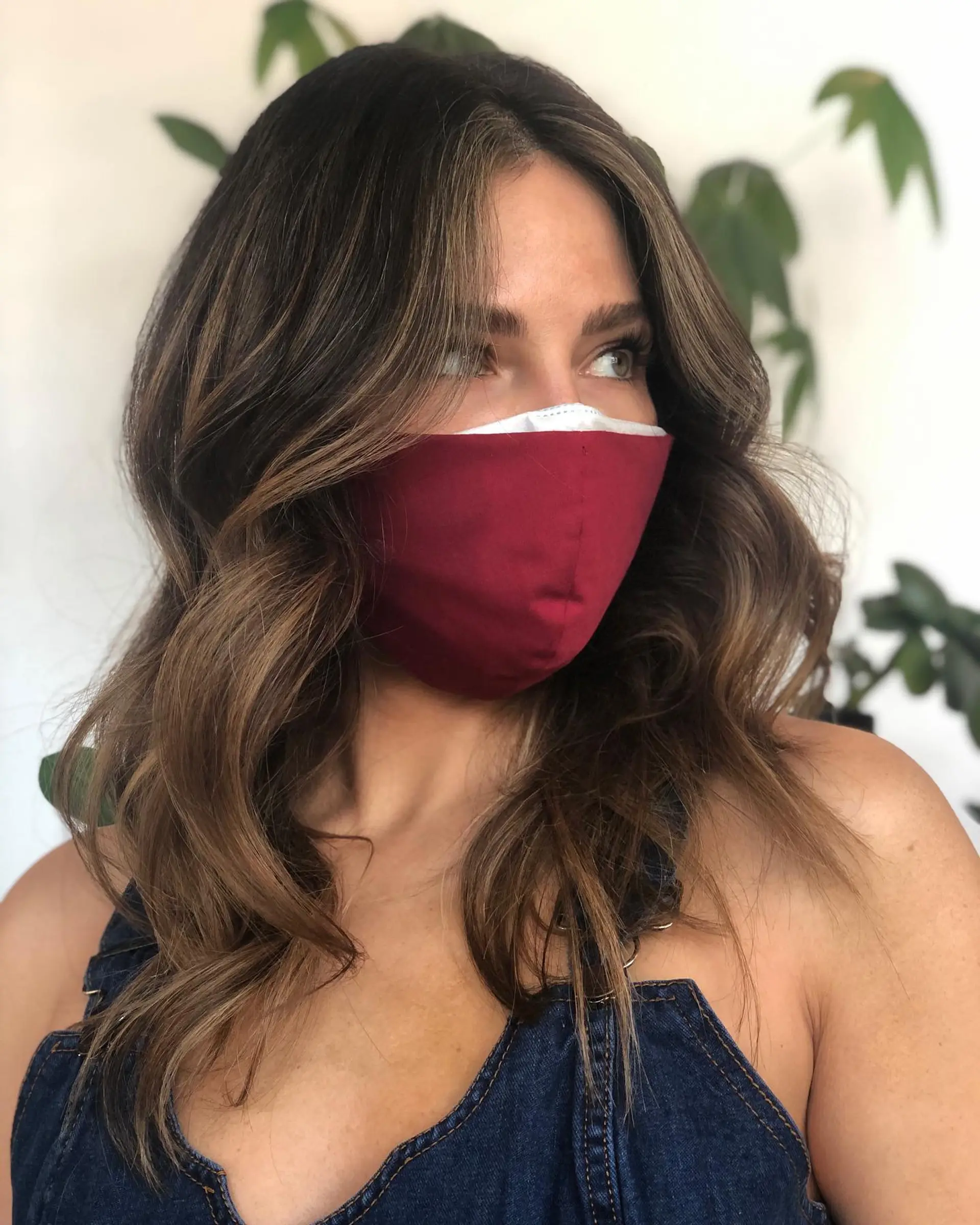 Long dimensional brunette hair styled in loose waves with caramel balayage and face-framing babylights. 1