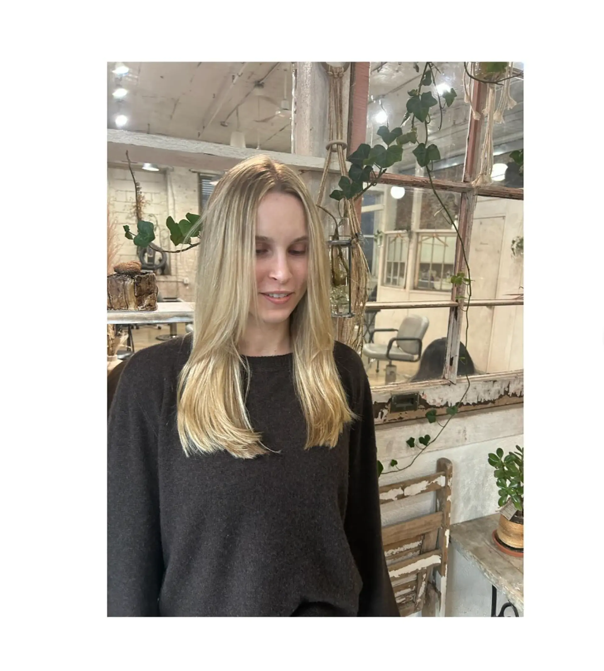 Layered medium-length hairstyle with subtle face-framing. 1