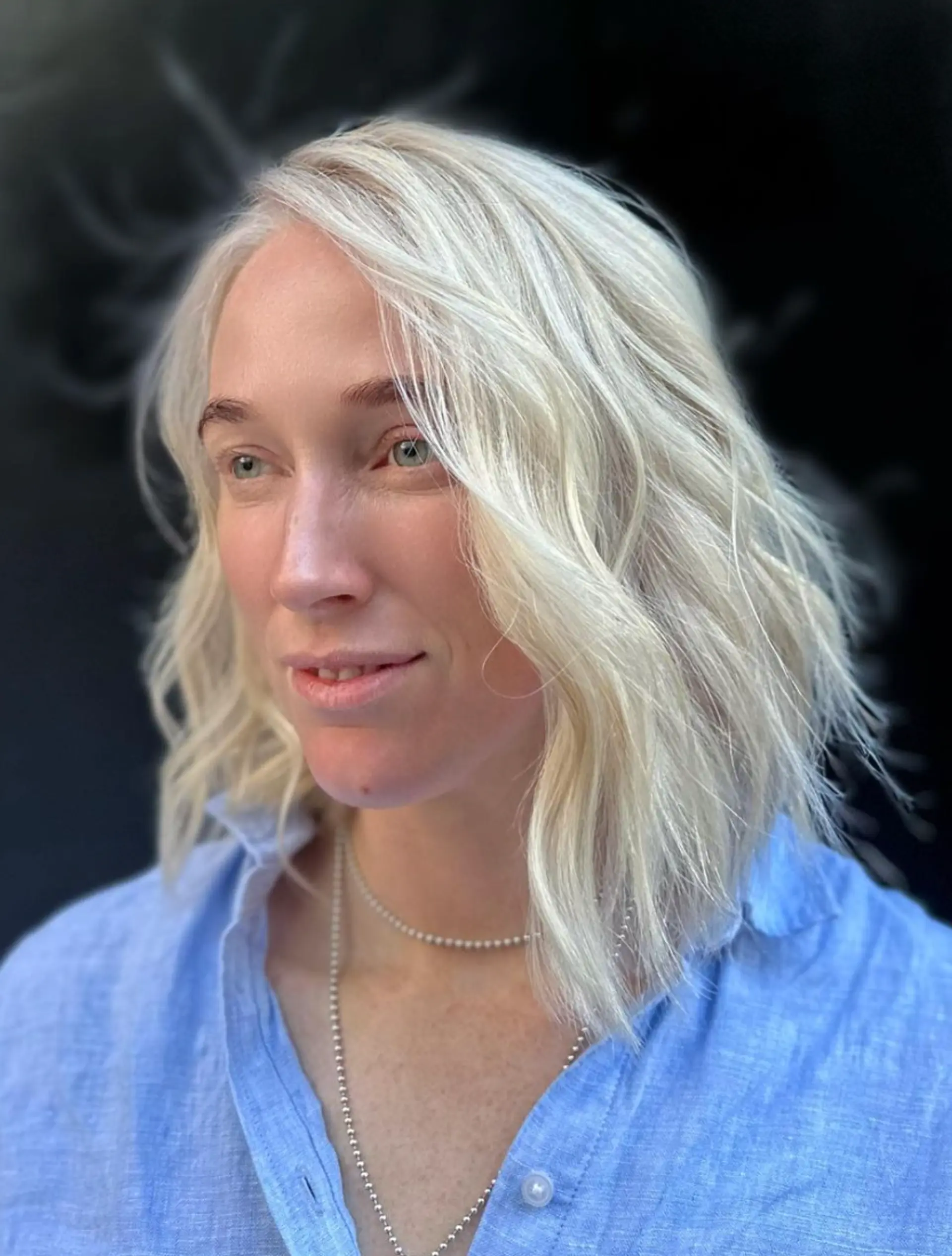 Medium-length, platinum blonde wavy hair with textured ends and a side part, featuring soft, natural waves and luminous shine.

Color by @simabeautynyc
Cut by @juliamannino_hair
 1
