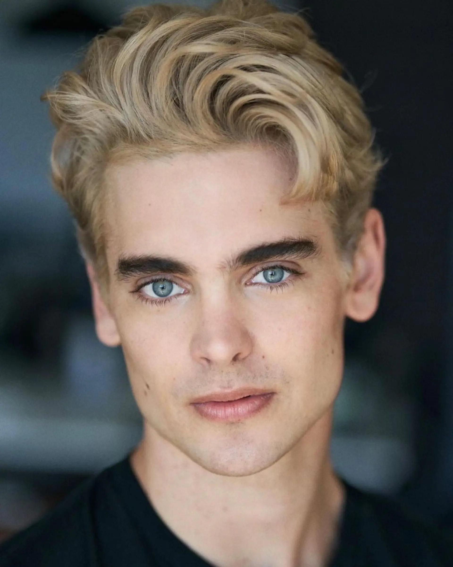 @mr_mitchbaker
I never knew my brunette friend was secretly @lindaevangelista ? Just took a little bleach. 💛🤍

DAY DISCO (hair paint & 30V) x 2
RESTORE: @biolage oat beige
ROOT: 7N splash 9T
WASH: @christopherobinparis baby blonde conditioner

Portrait by: @ashdo 1