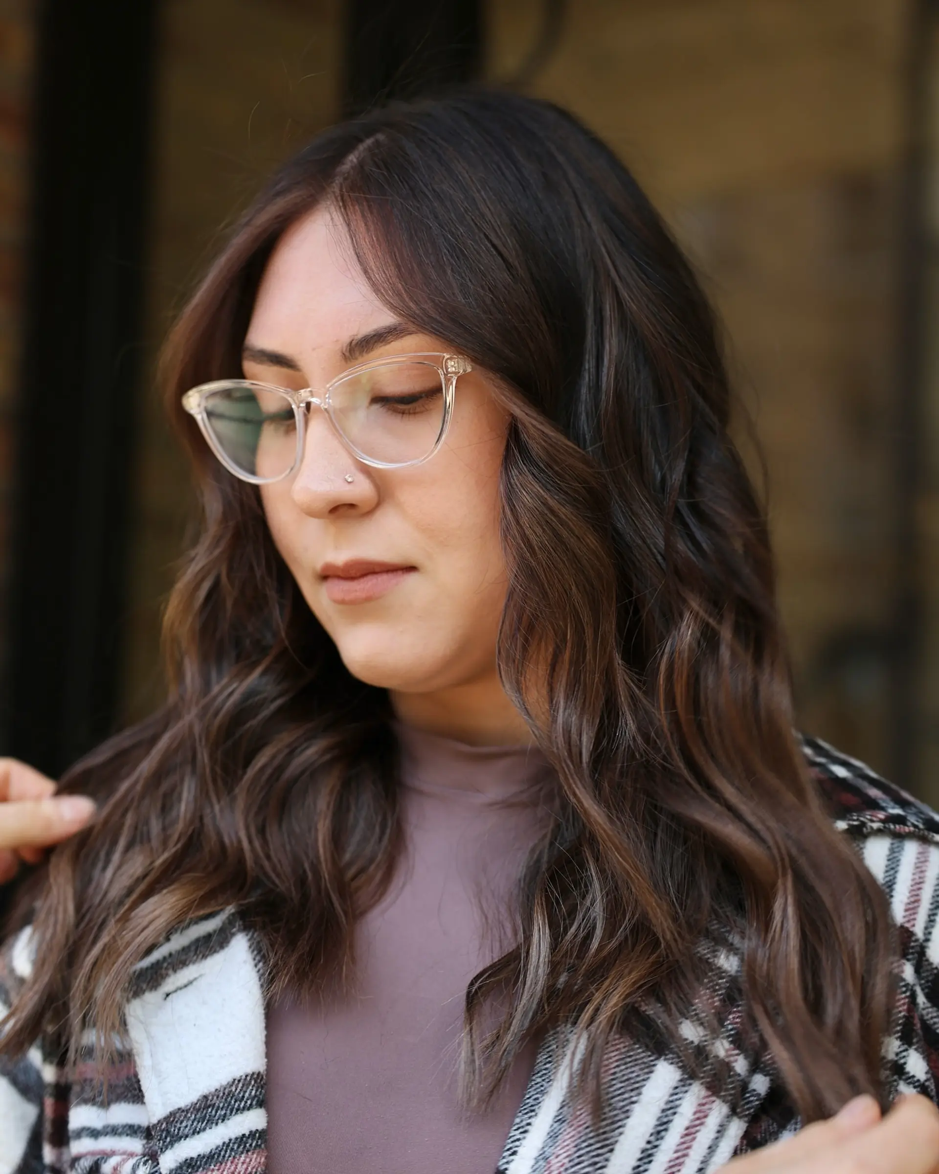 Long, wavy hair with a balayage and subtle brown highlights. 1