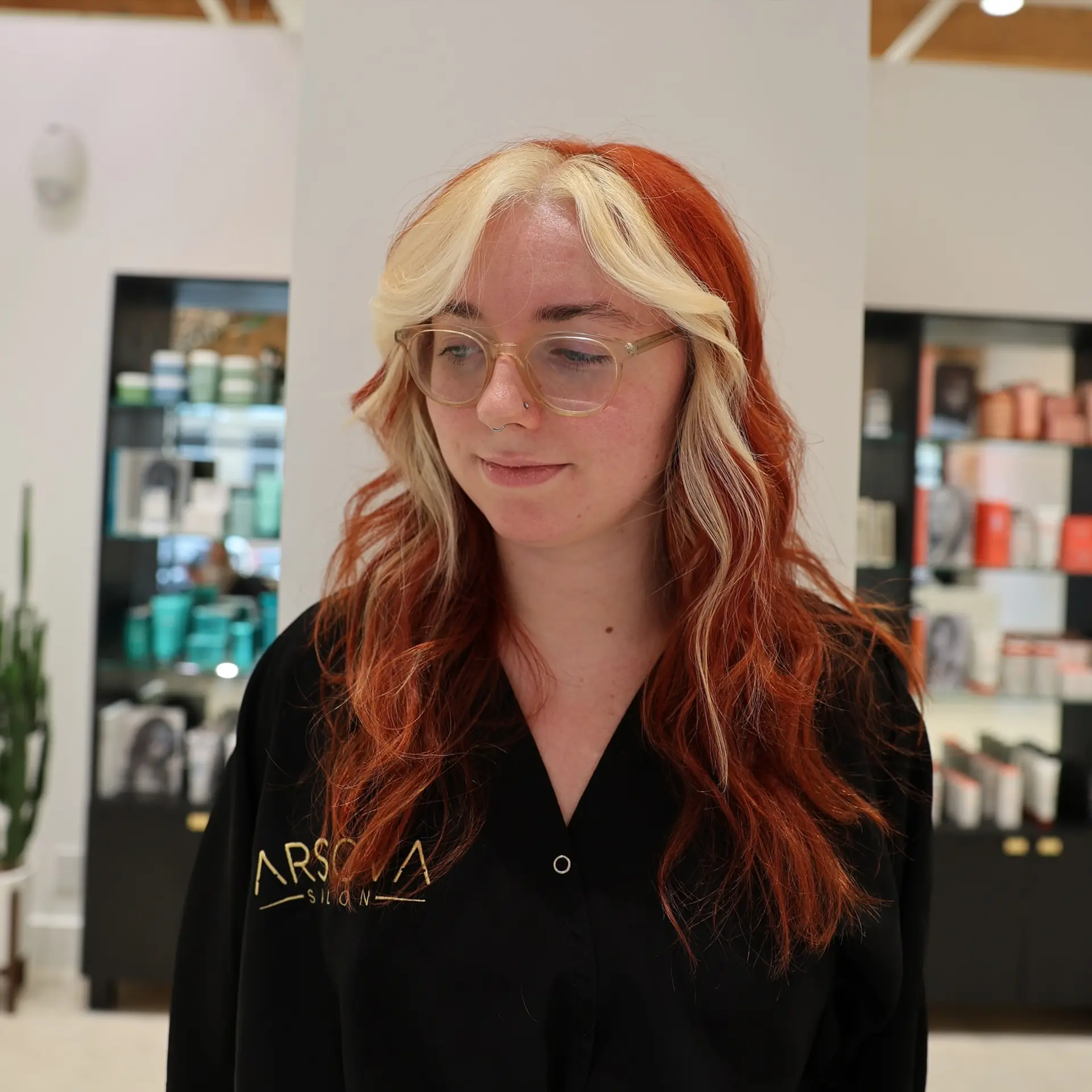 Long, wavy hair with copper red color and blonde money piece highlights. 1