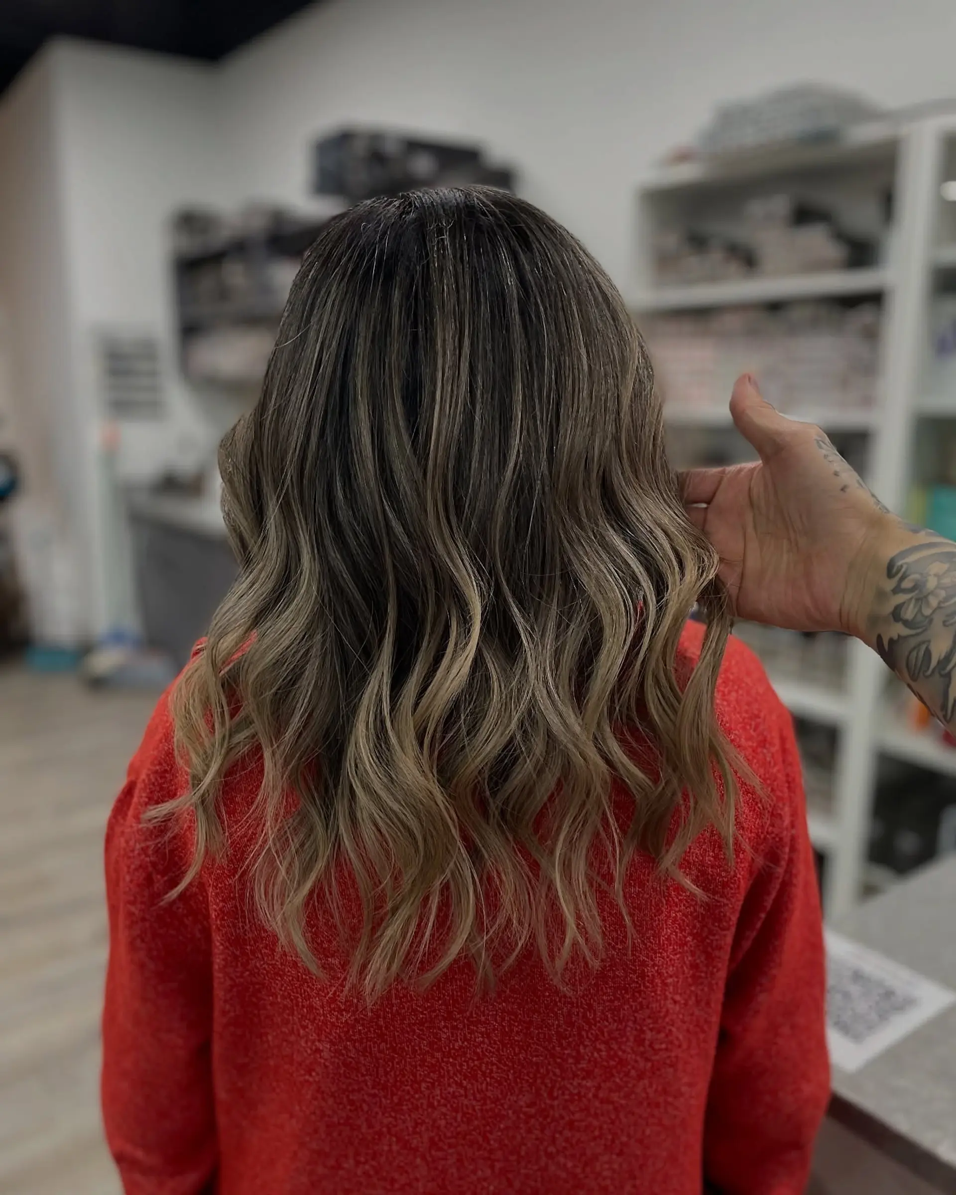 Wavy medium length hair with a blended bronde color. 1