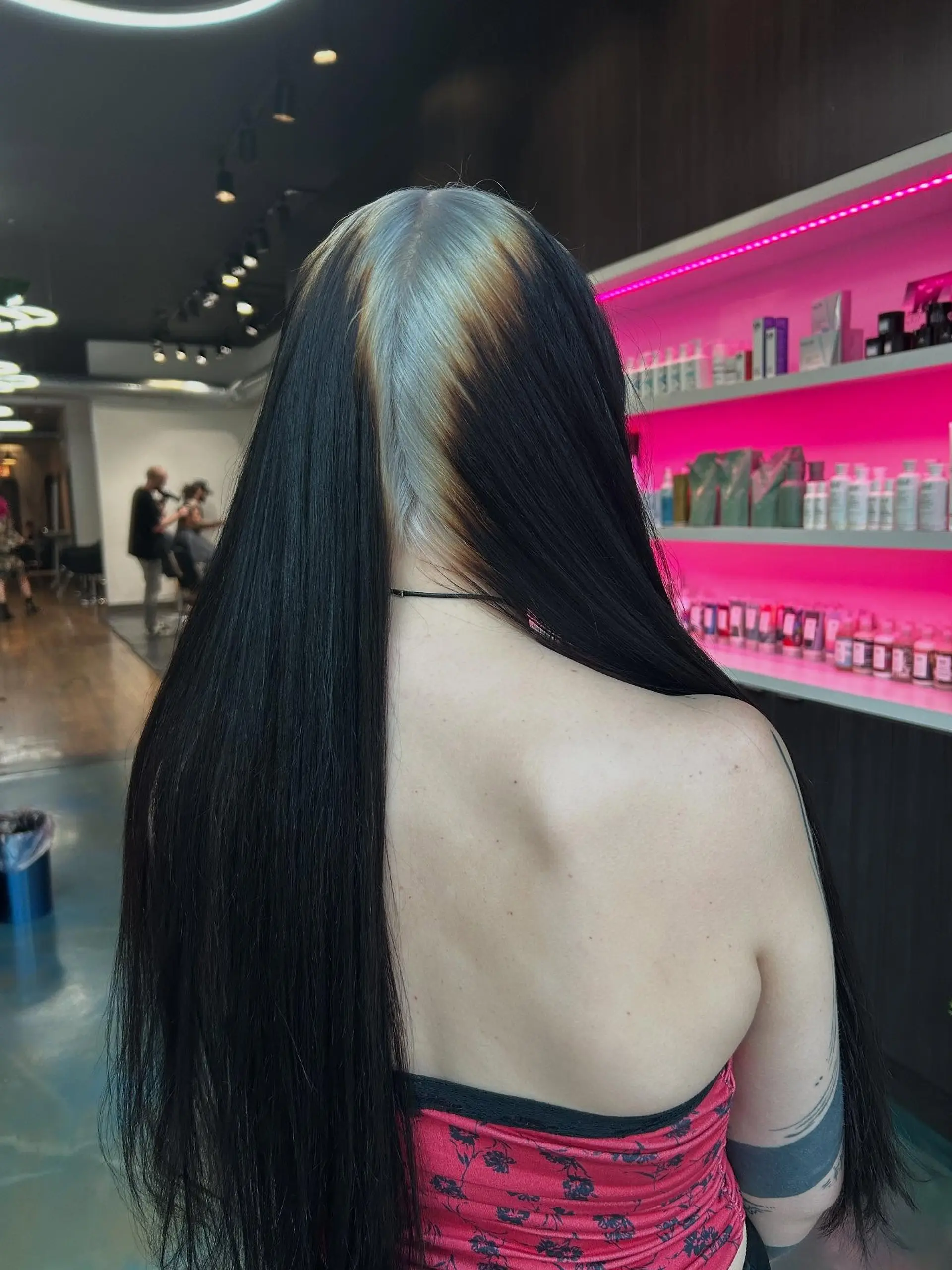 A long layered wolf cut featuring silver color at the root of the hair. 3