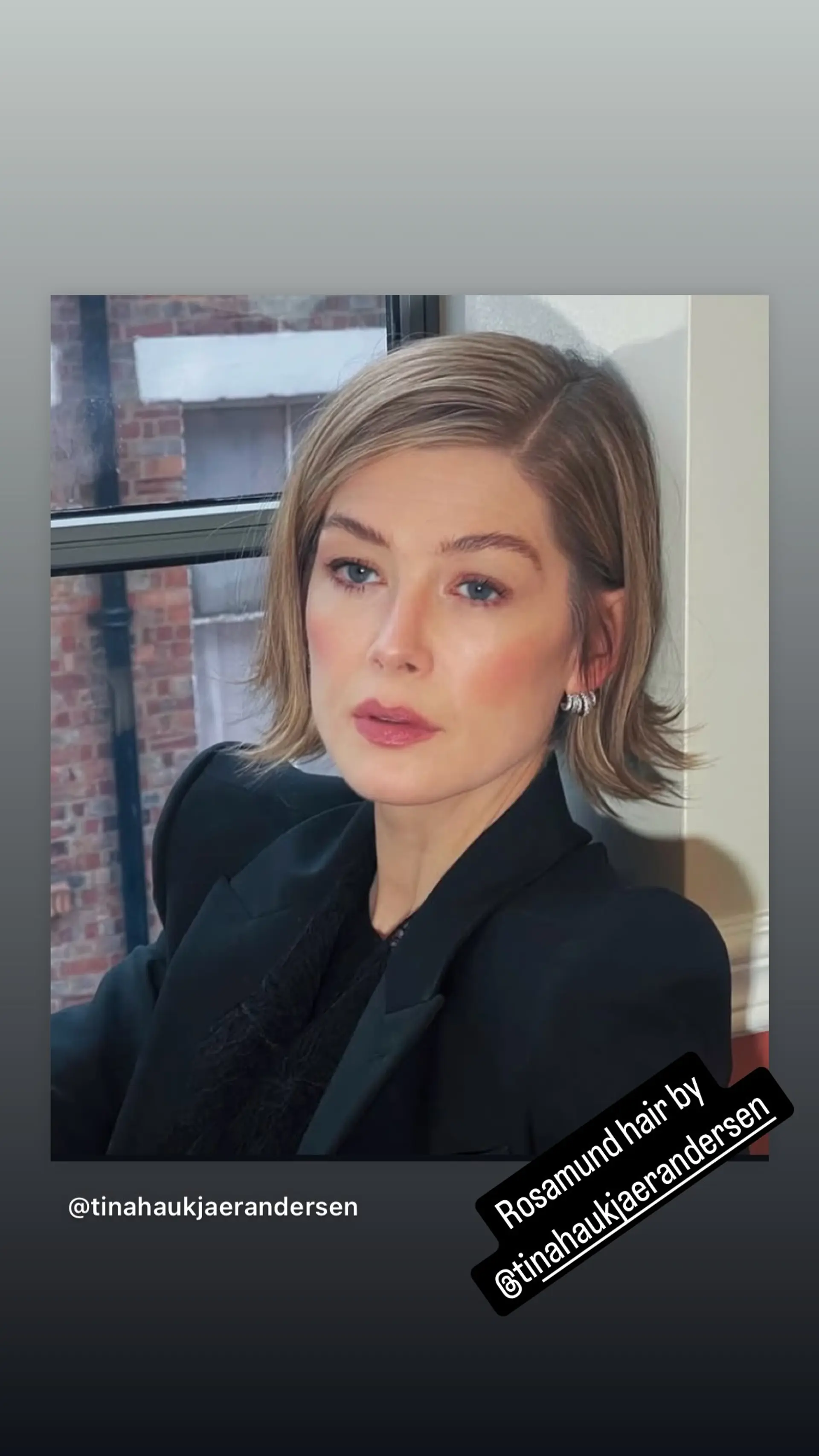 A chic, textured bob with a side part and blunt ends. 1