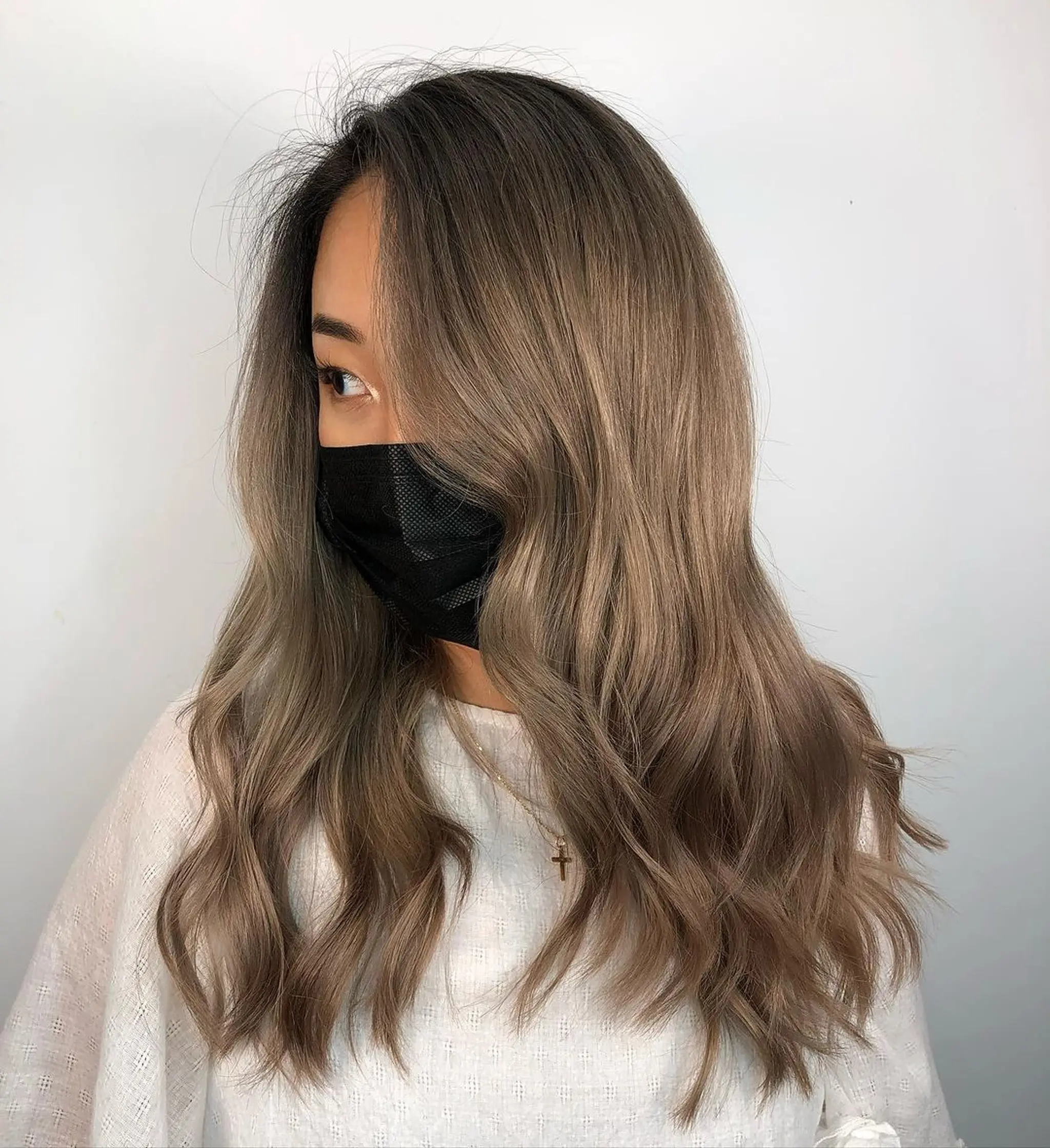 Medium-length, wavy ash blonde and soft brown hair with loose waves, face-framing layers, subtle highlights, and a side part.
Stylist - @xcellent_jason