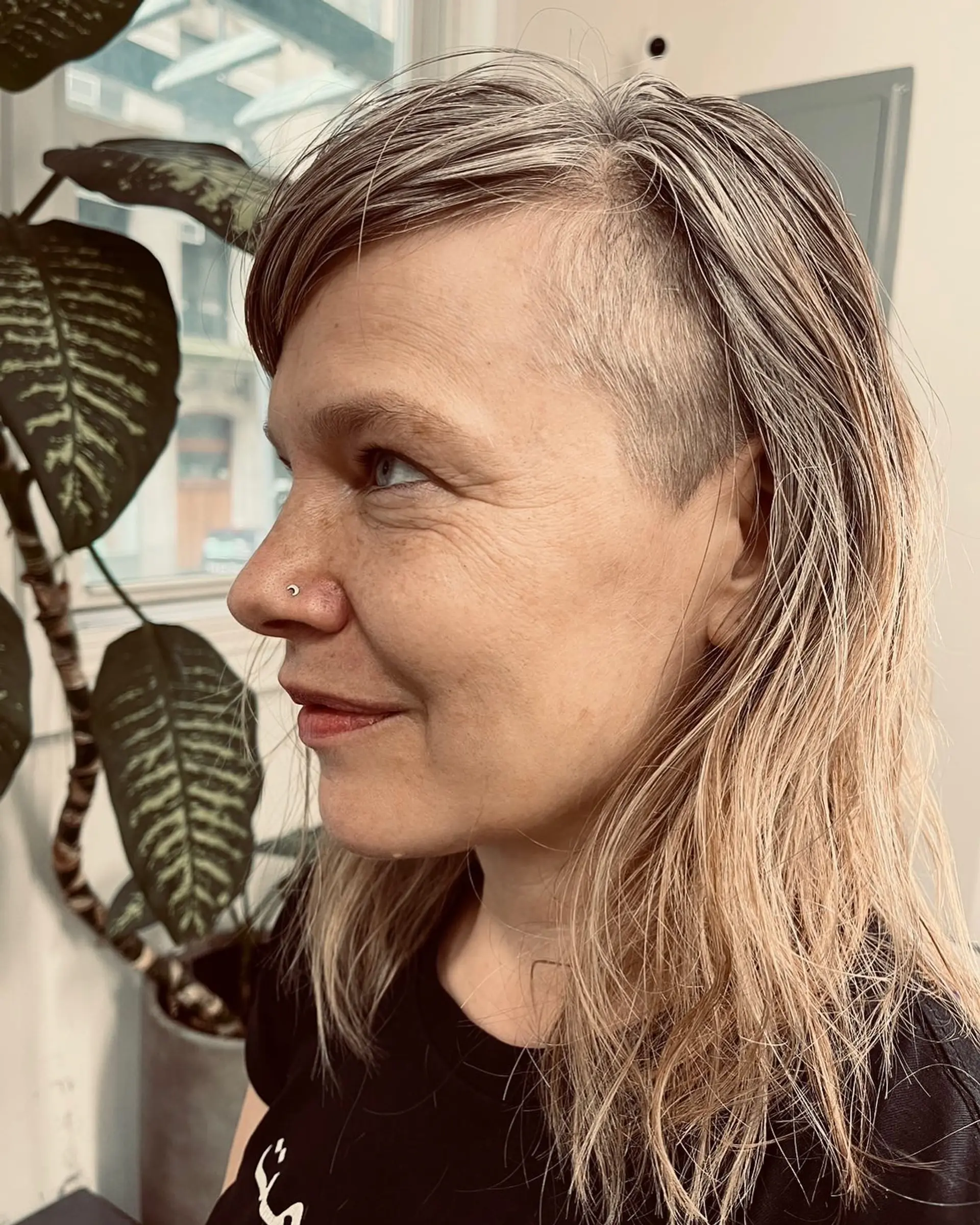 A textured punk-inspired cut featuring a buzzed side undercut contrasted with shoulder-length layers and short fringe. 1