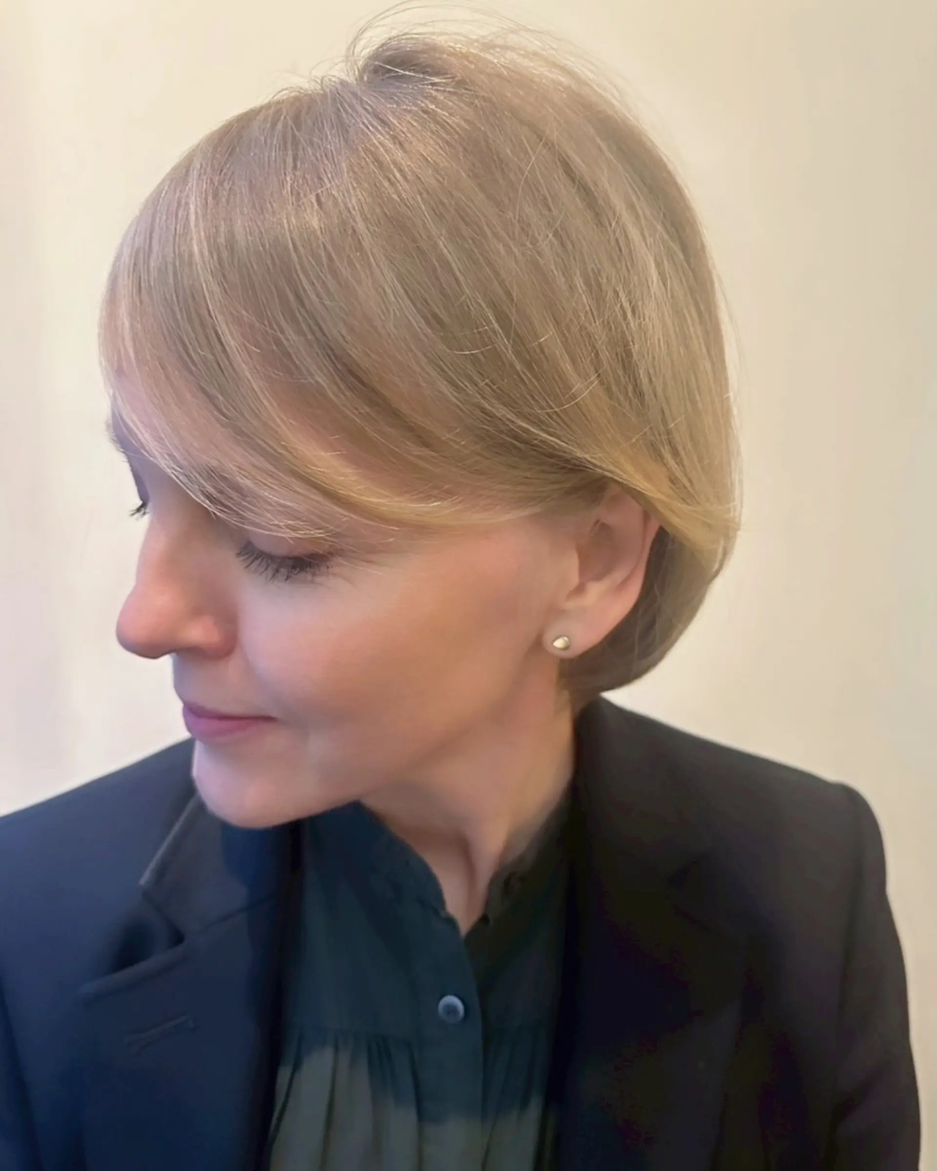 A sleek, sophisticated short bob featuring soft side-swept bangs neatly framing the face. 1