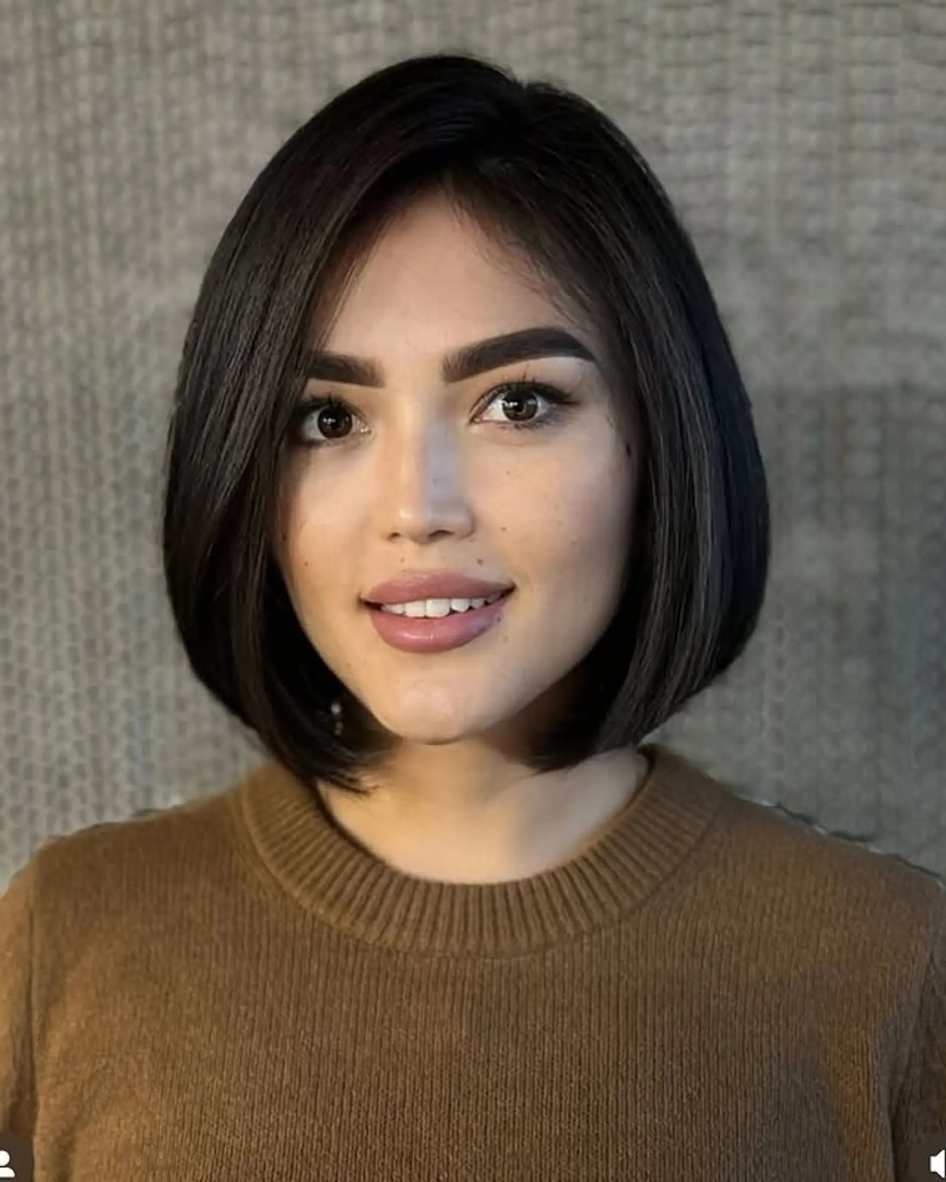 A sleek, straight bob cut to chin-length. 1