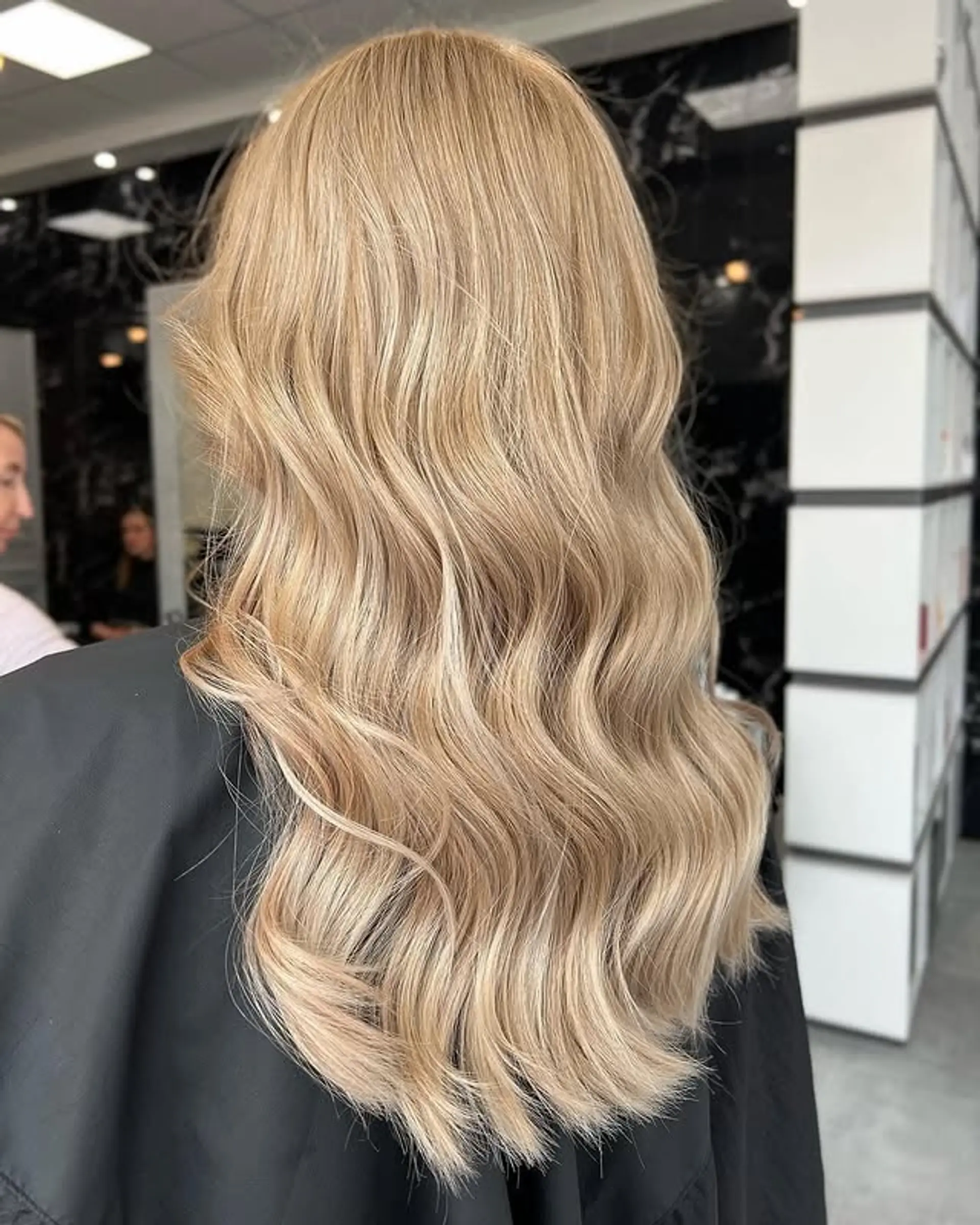 Long, flowing waves that have a beachy, relaxed feel. This style is achieved through a combination of layers and loose waves. 1