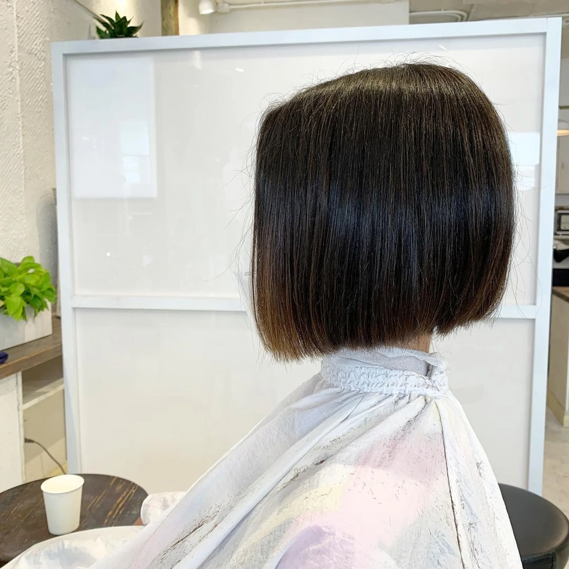 Sleek, sharp blunt bob with bangs and a glossy finish, epitomizing the Winter 2025 trend. - Preview 2