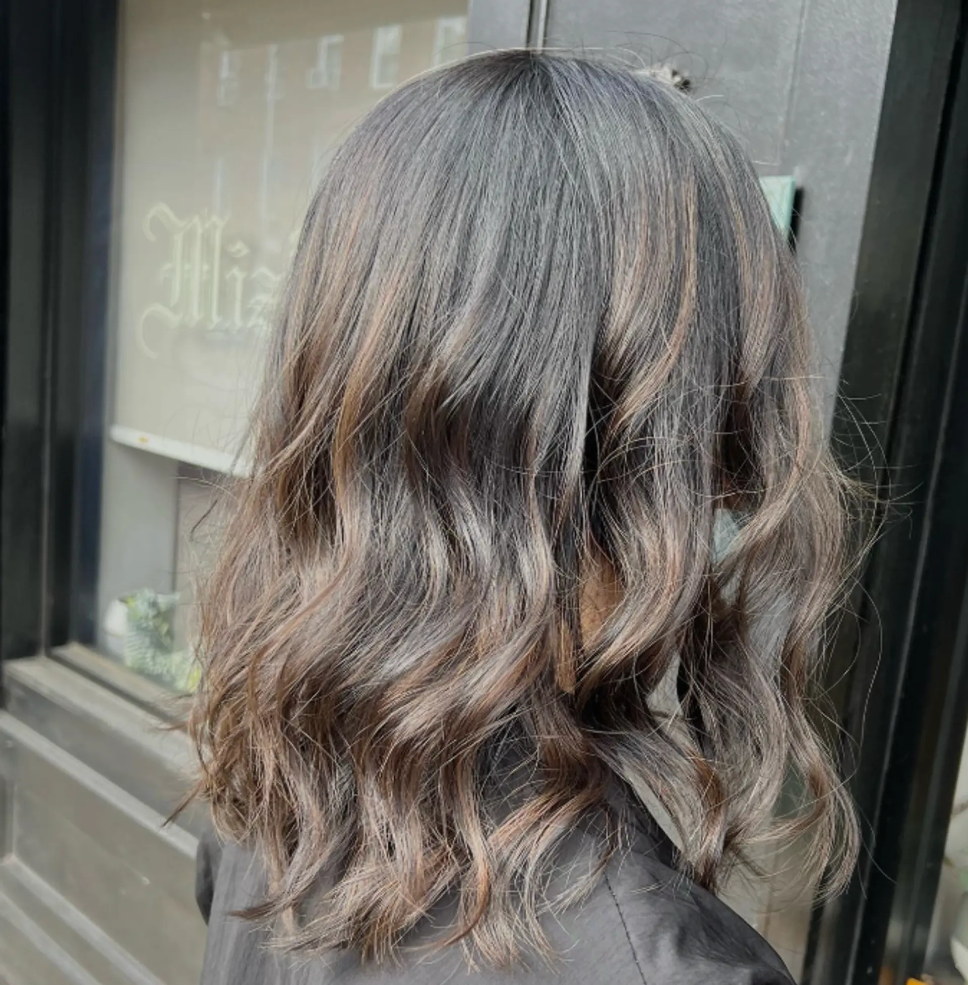 A medium-length wavy lob with bronzed balayage highlights. 1