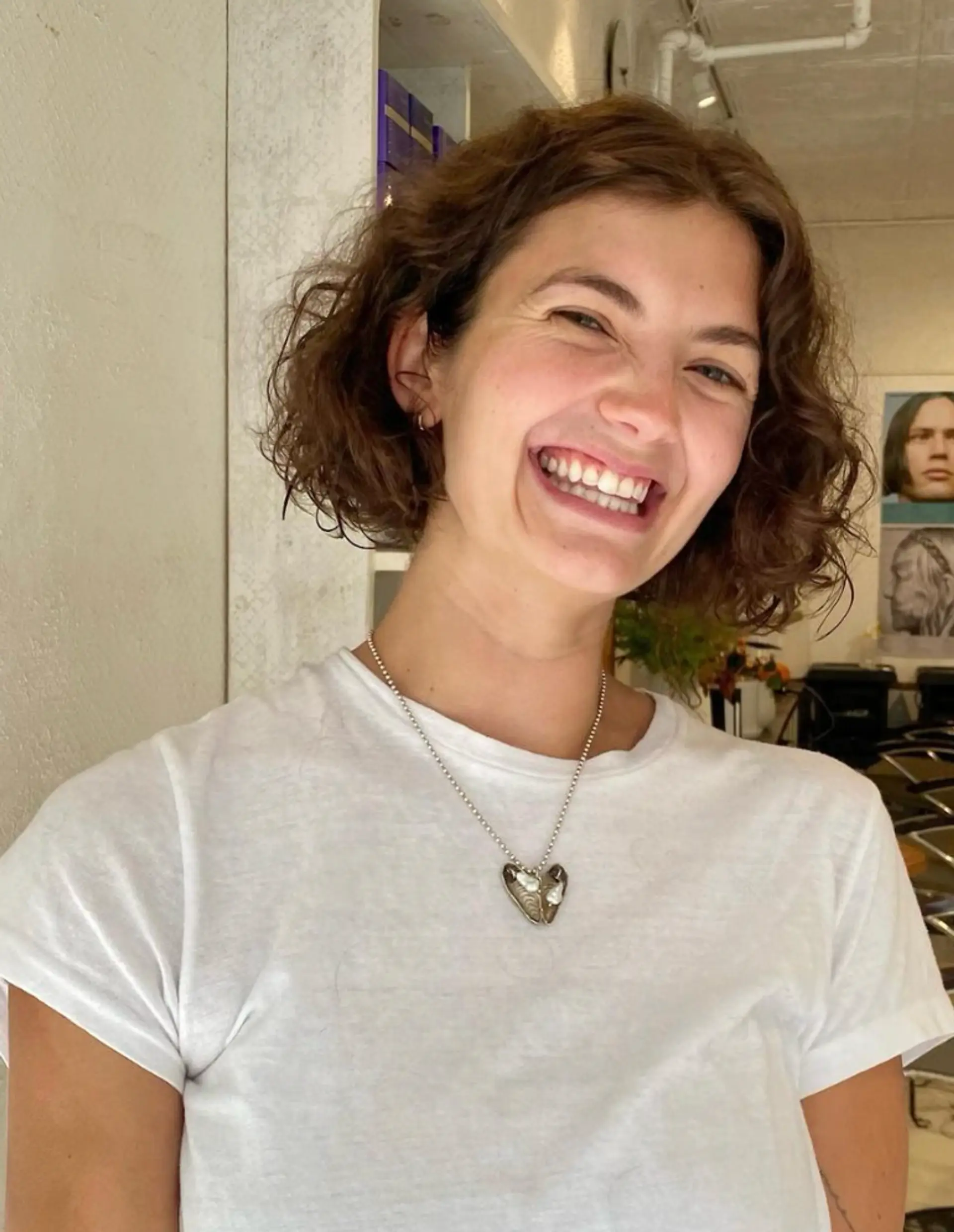 A short, curly brown bob with full-bodied curls and natural volume. 1