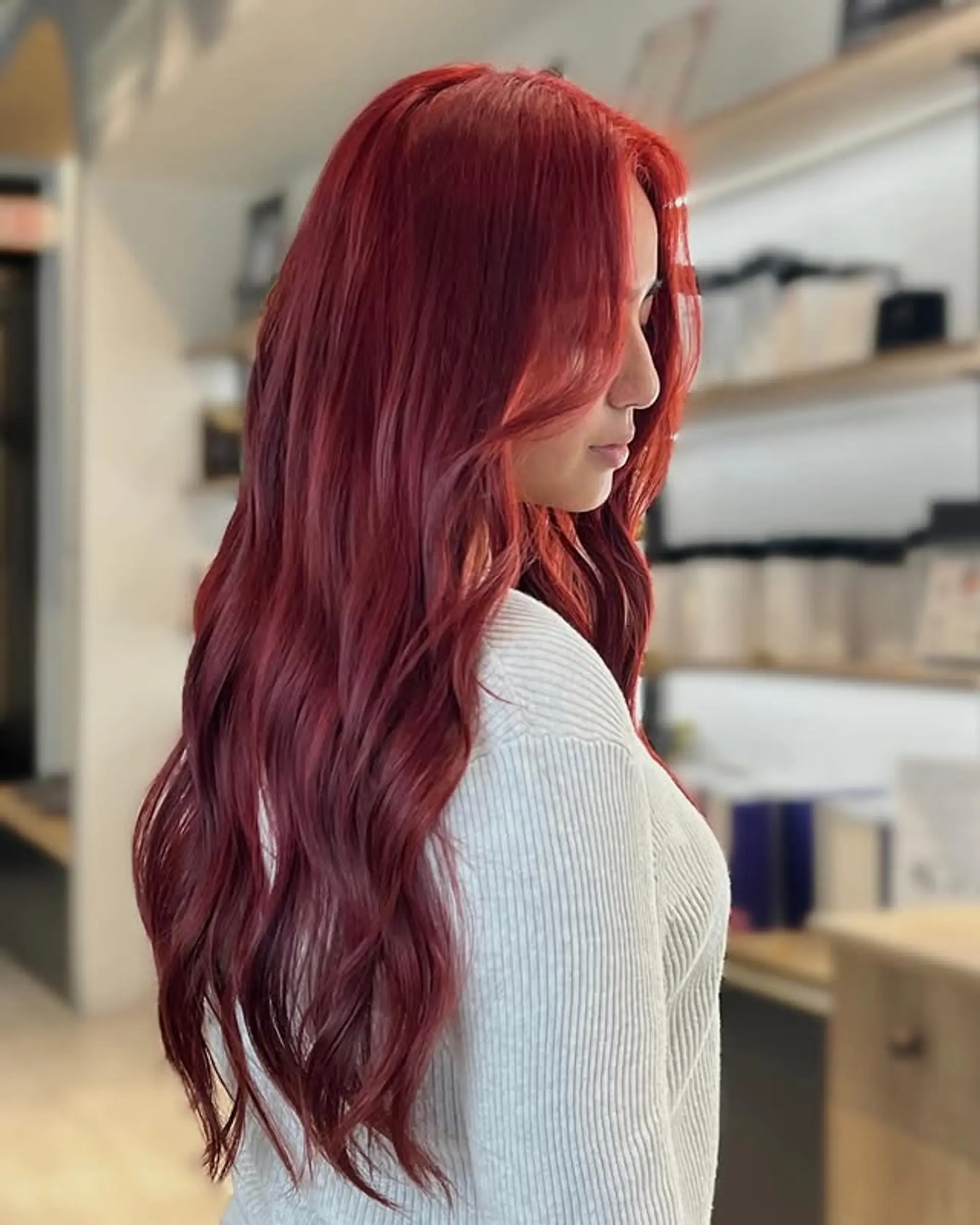 Long wavy hair with face-framing layers. 1