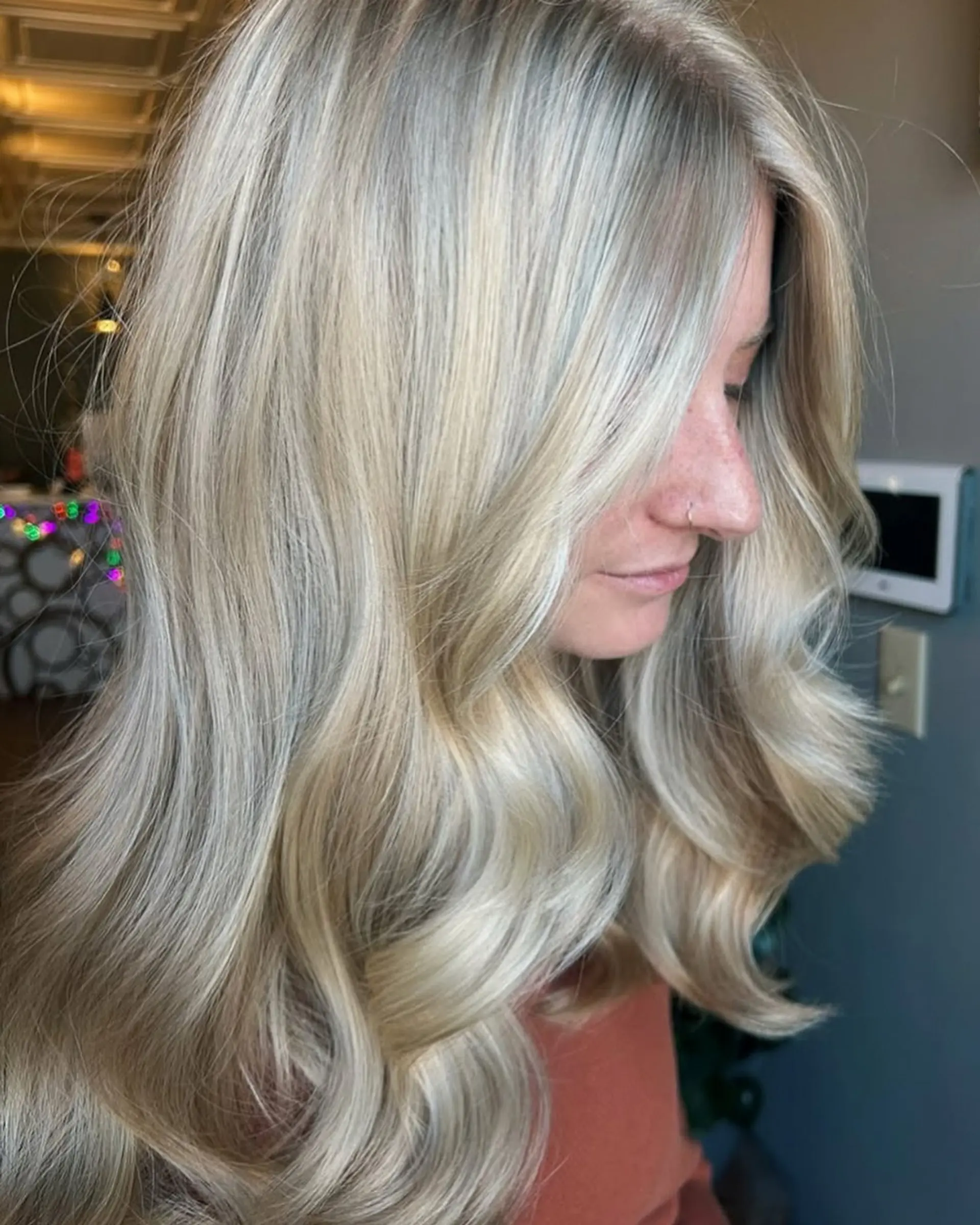 Dimensional cool blonde hair styled into smooth, elegant blowout waves. 1