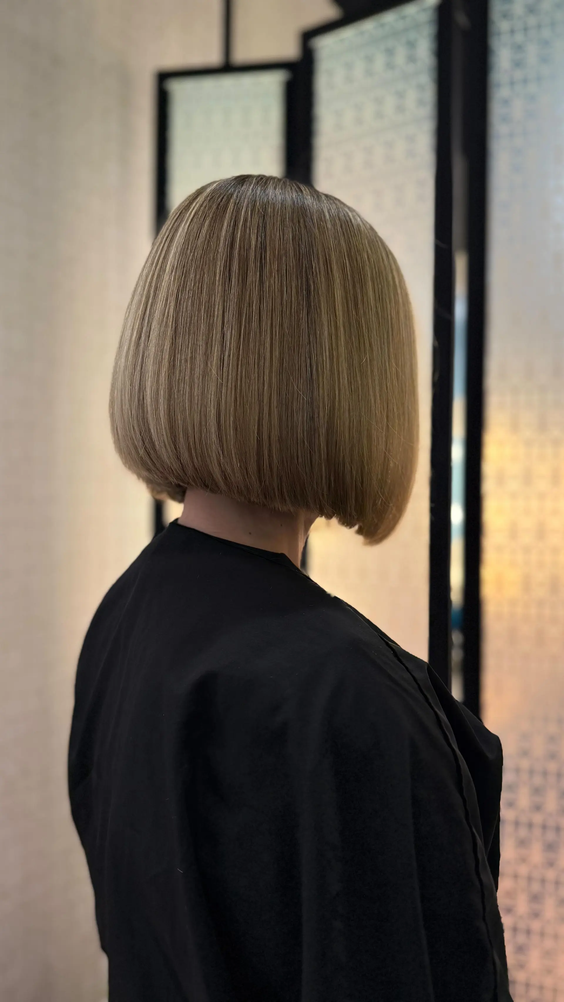 A sleek, chin-length blunt bob with clean, precise edges and subtle beveling at the ends. 1