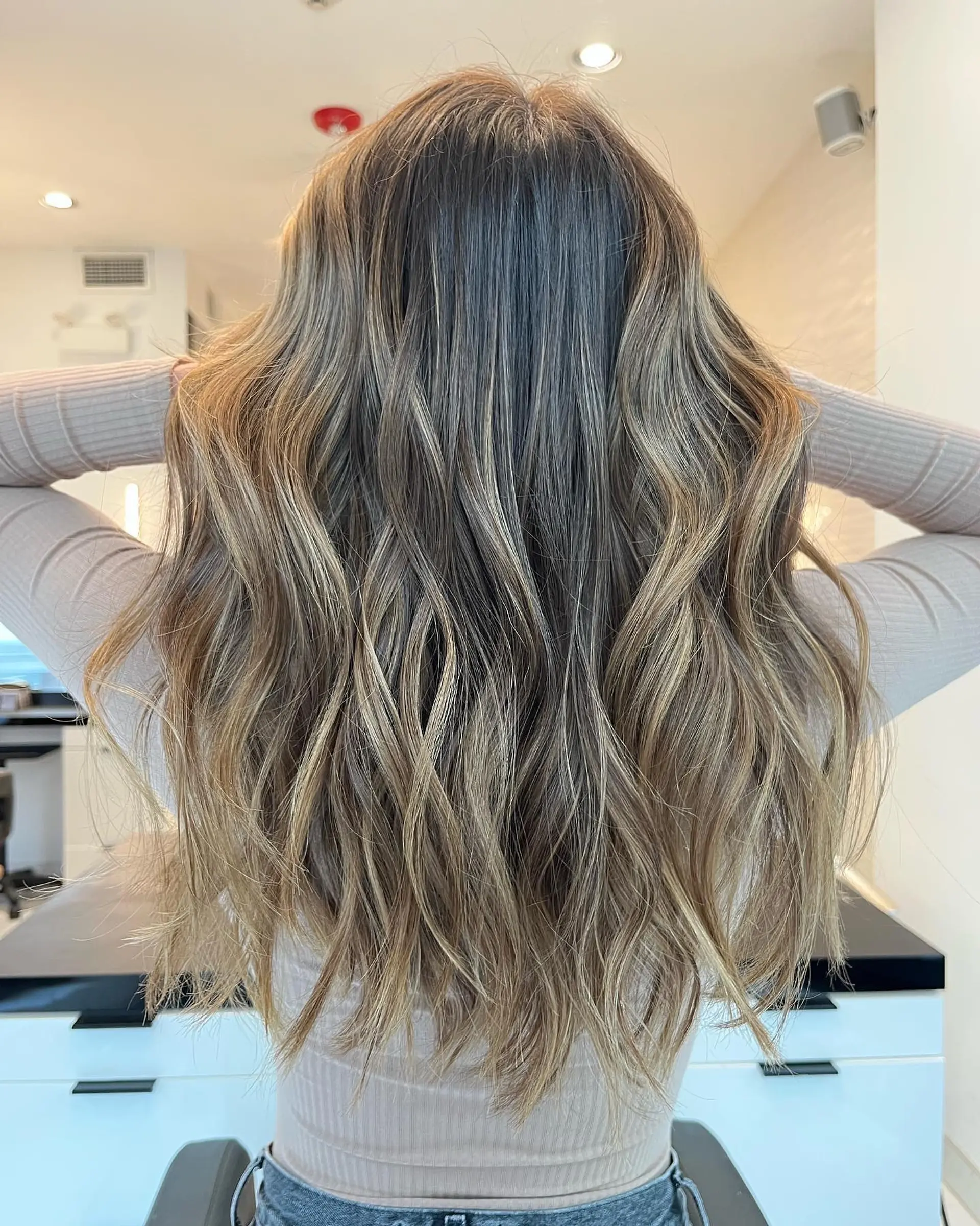 Long layered waves with a bronde balayage. 1