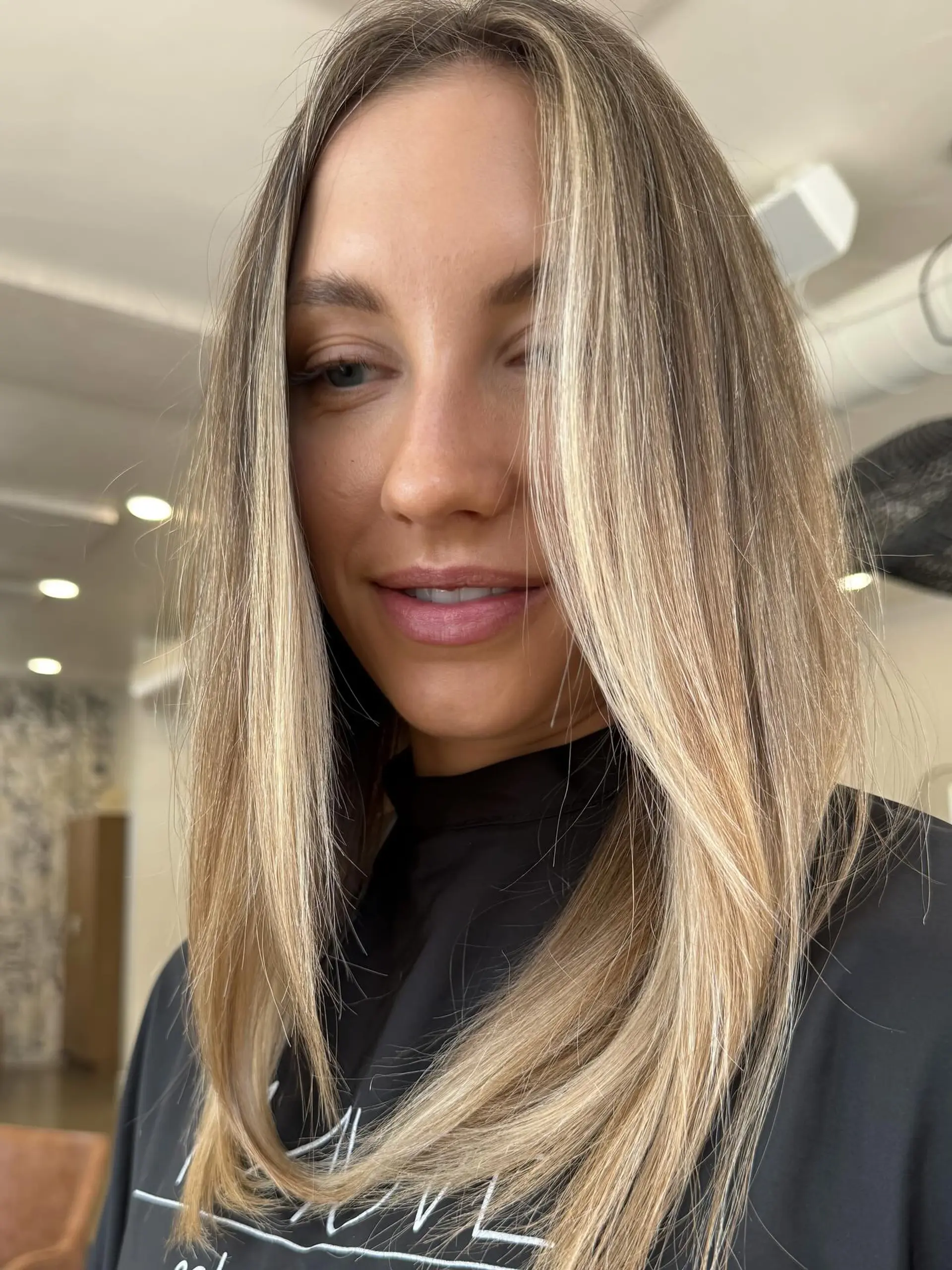 Straight, smooth honey blonde hair featuring bright, face-framing money piece highlights. 1