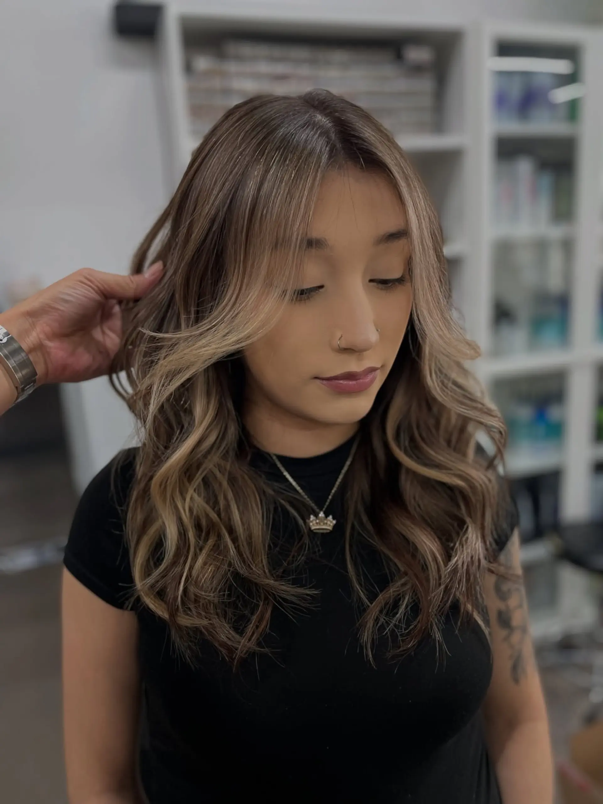 Bronde beach waves are a popular hairstyle that combines brown and blonde tones with loose, natural-looking waves. 1