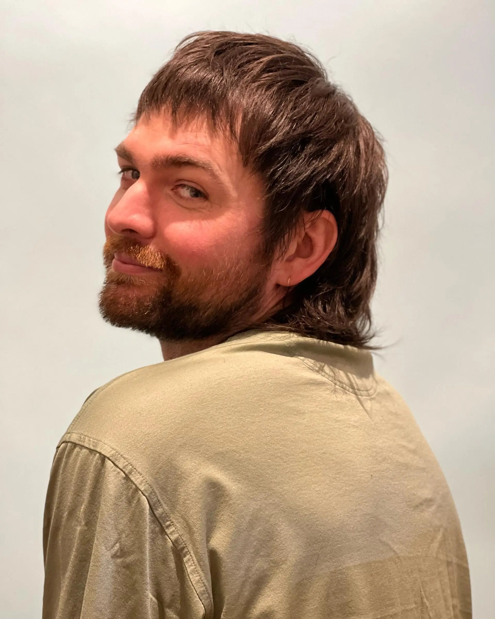 A contemporary take on the classic mullet, featuring a textured fringe and layered back. 2