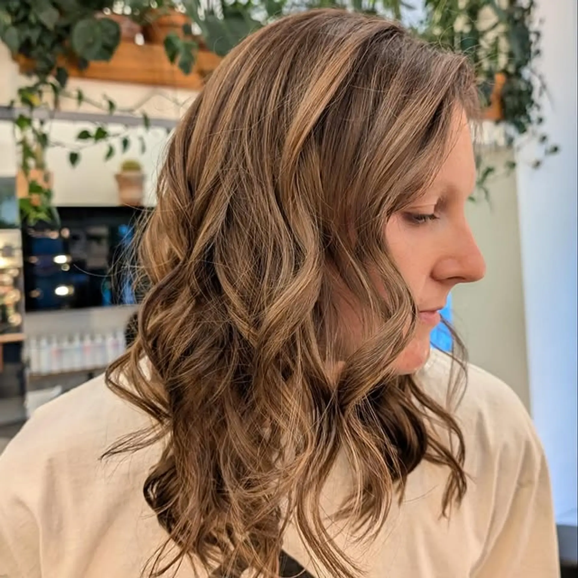 A trendy wavy lob with a bronde balayage. 1