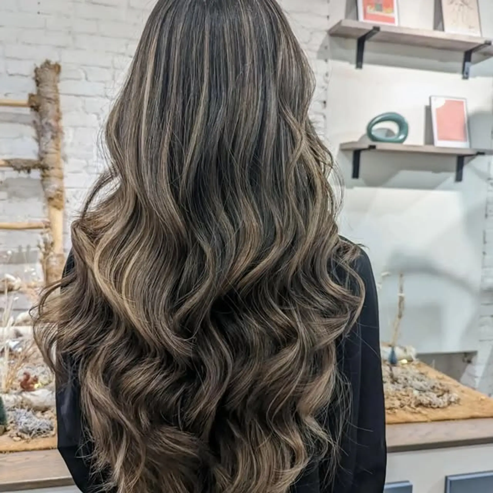 Long, layered waves with a seamless balayage. 1