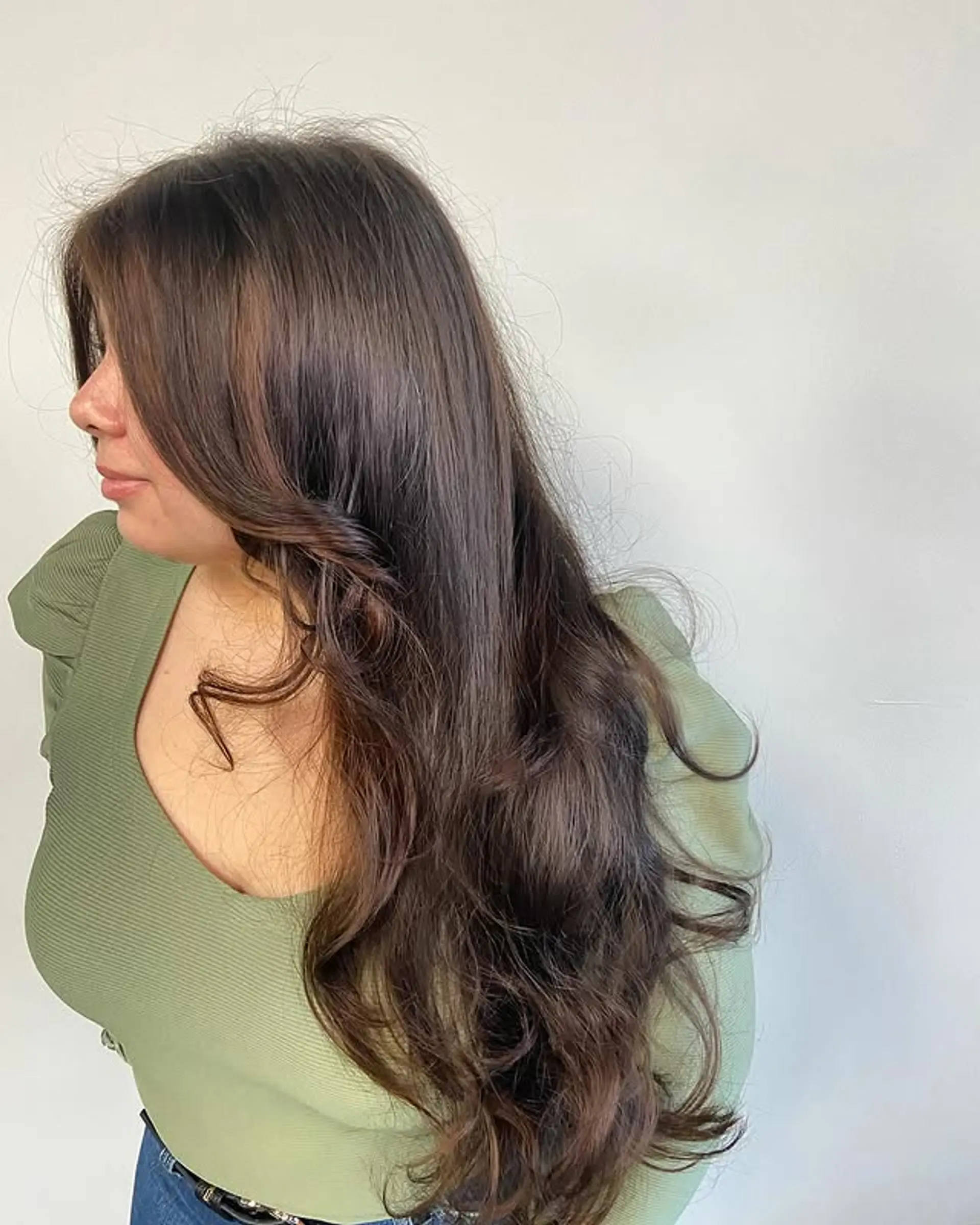 Long layered waves with face-framing curtain bangs. 1