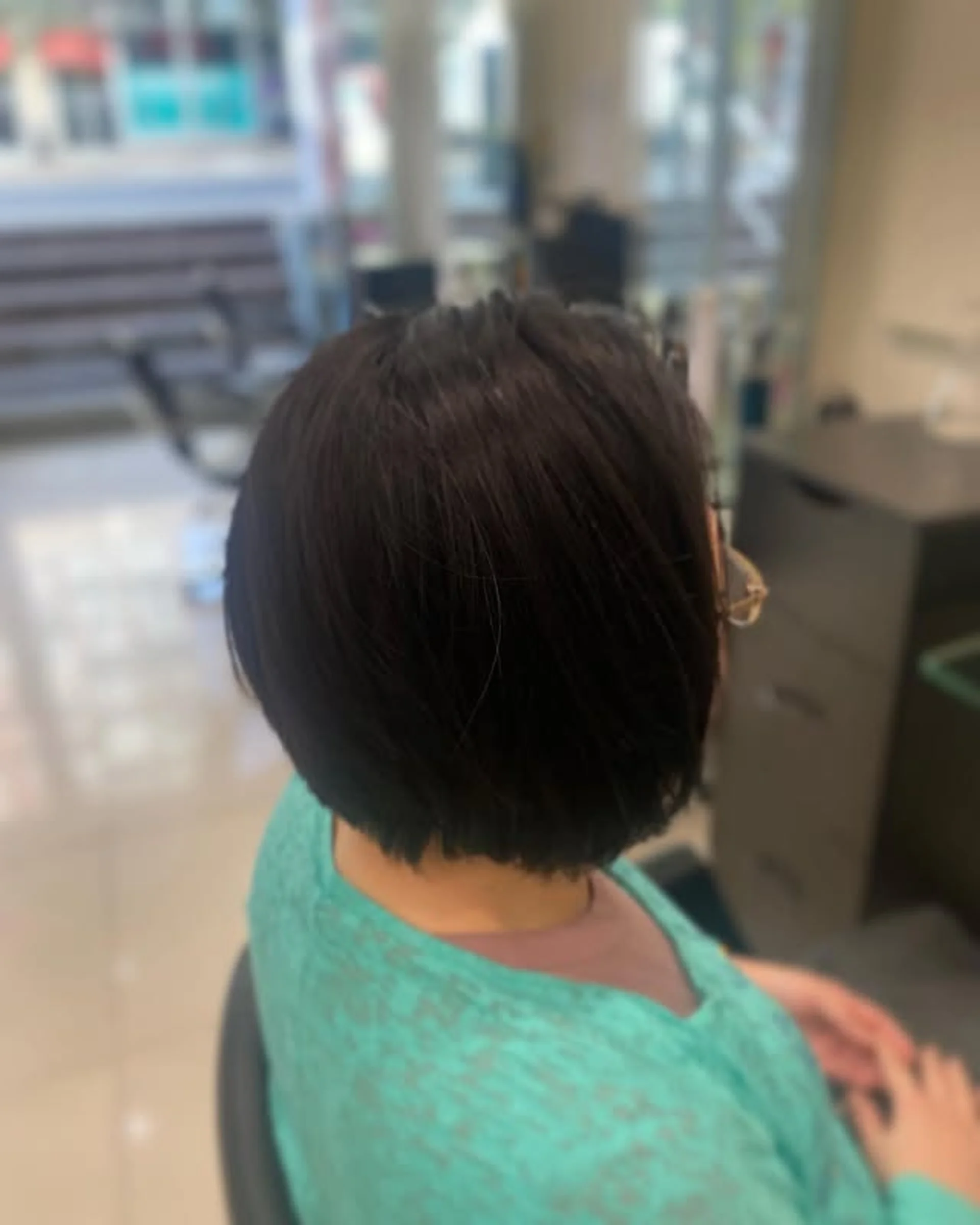 Chic modern wavy bob for Asian hair, showcasing natural texture and effortless style. - Preview 3