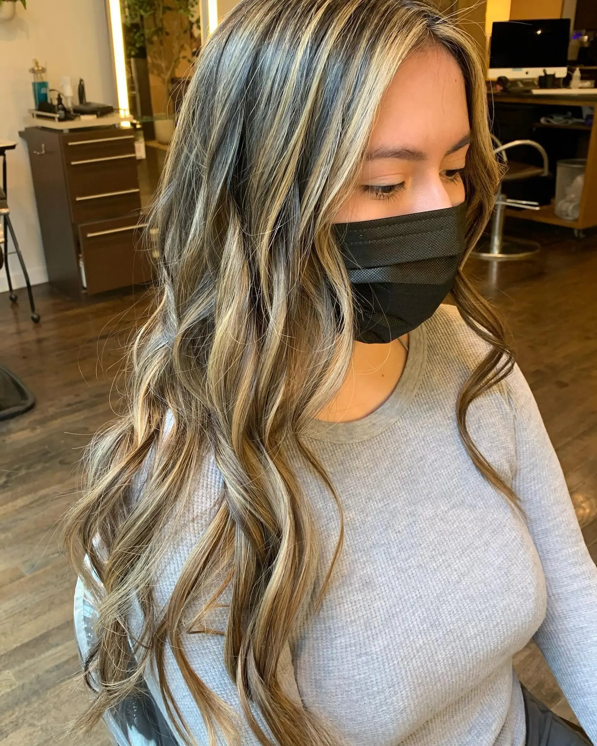 Long, wavy hair with a balayage that blends brown and blonde tones, creating a bronde effect. 1