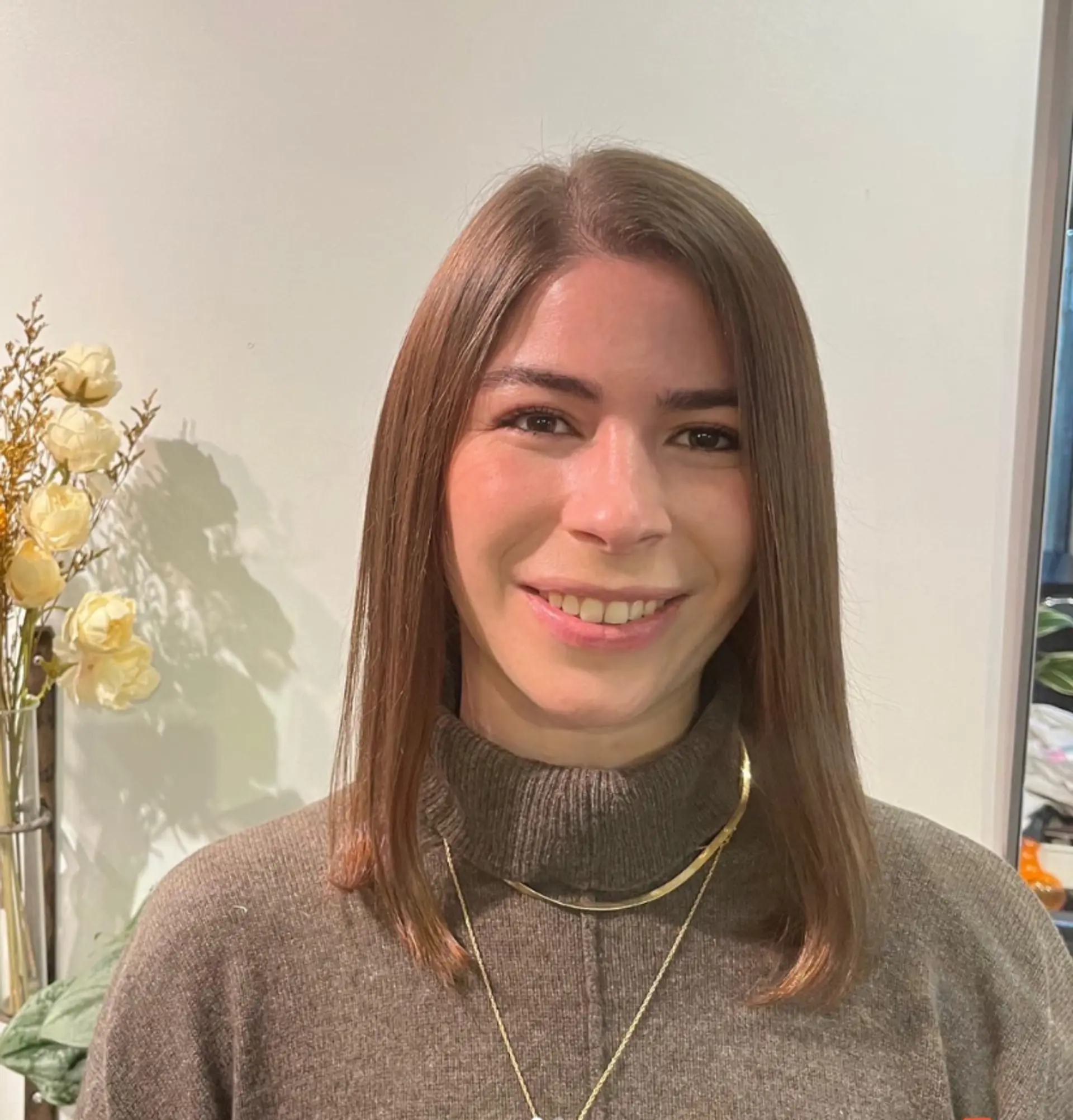 A sleek, straight lob with subtle face-framing layers. 1