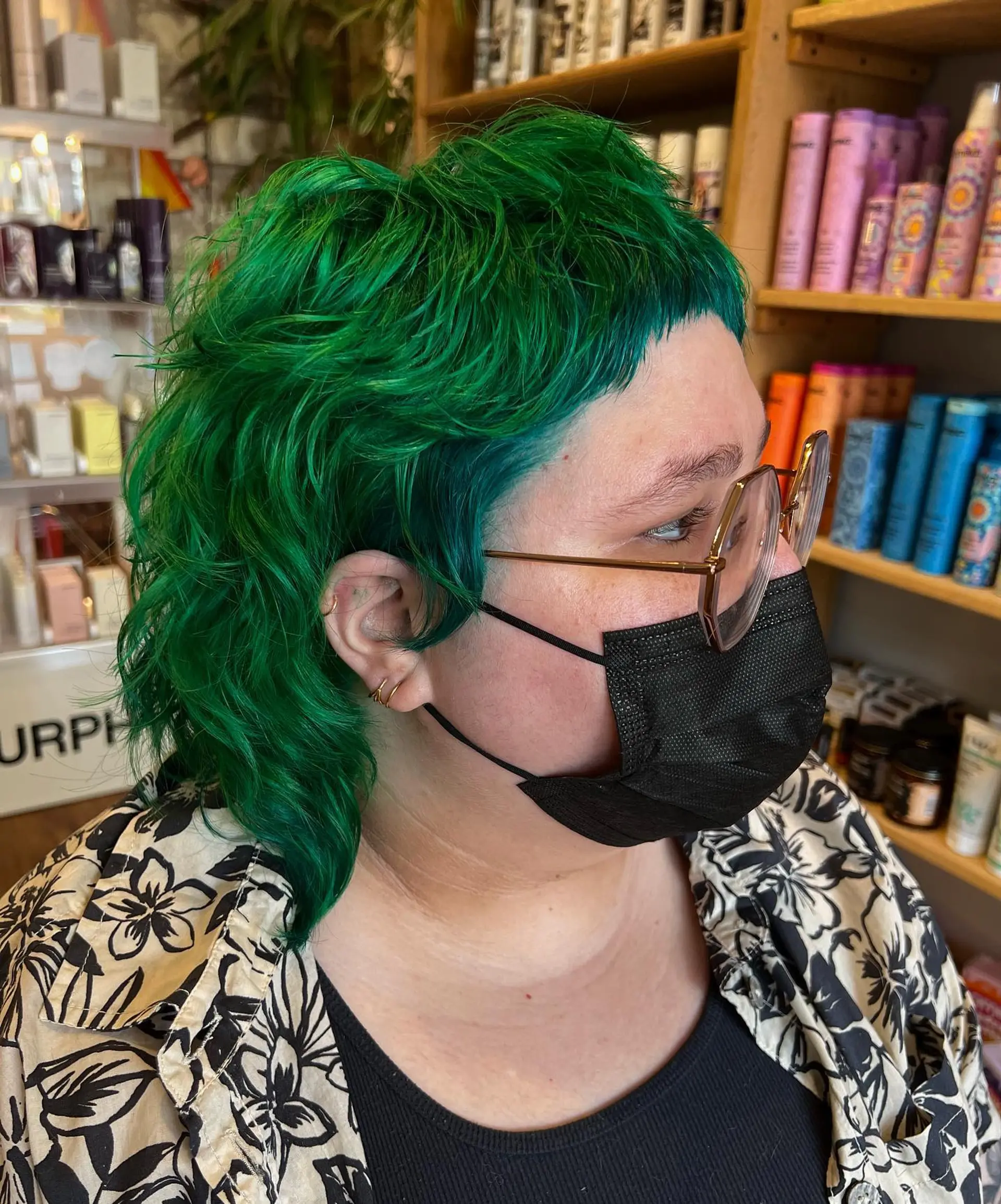 A textured and shaggy mullet featuring layers and short bangs. 1