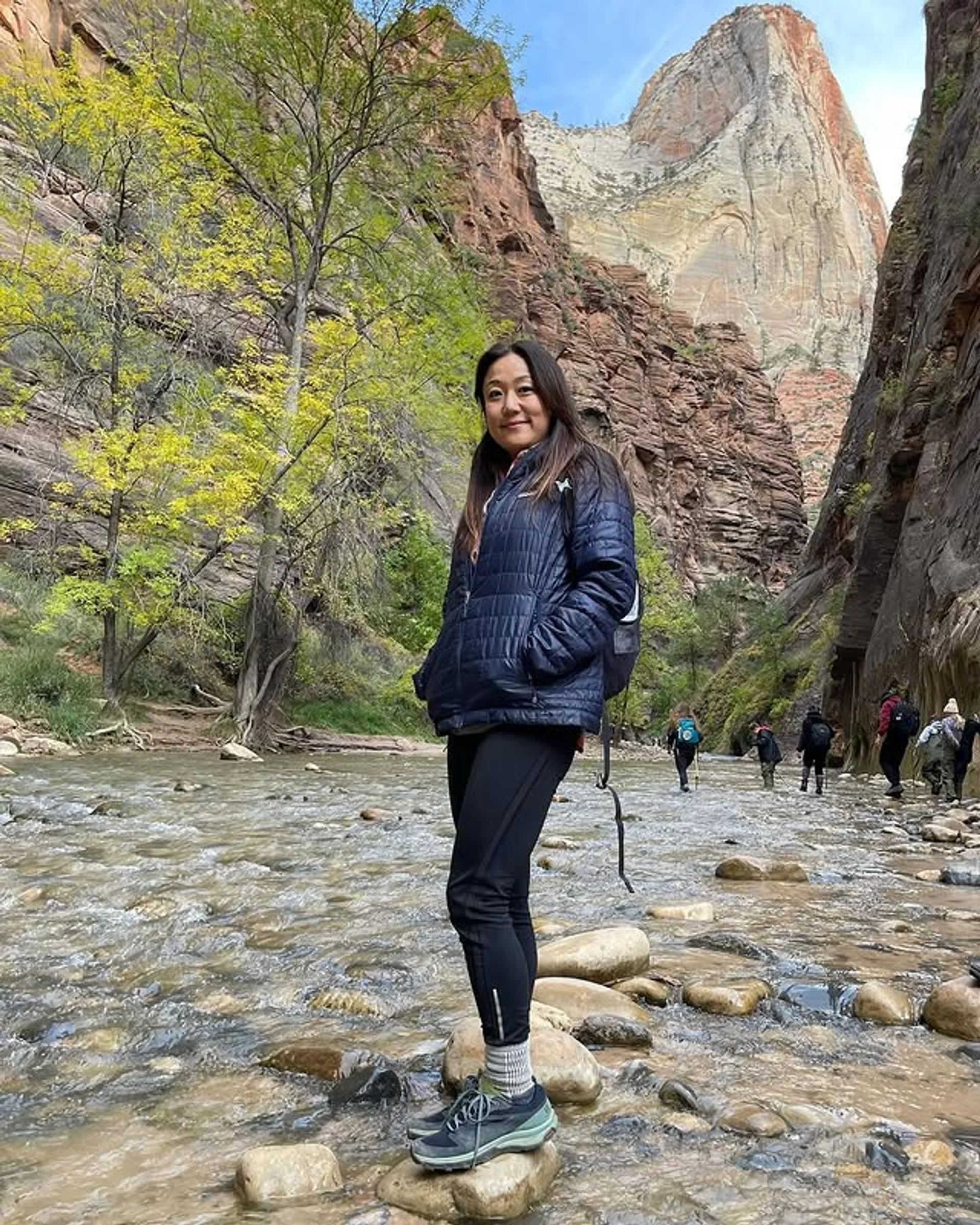 Long brunette wavy hairstyle with balayage highlights, a top trend for 2025 - Preview 3