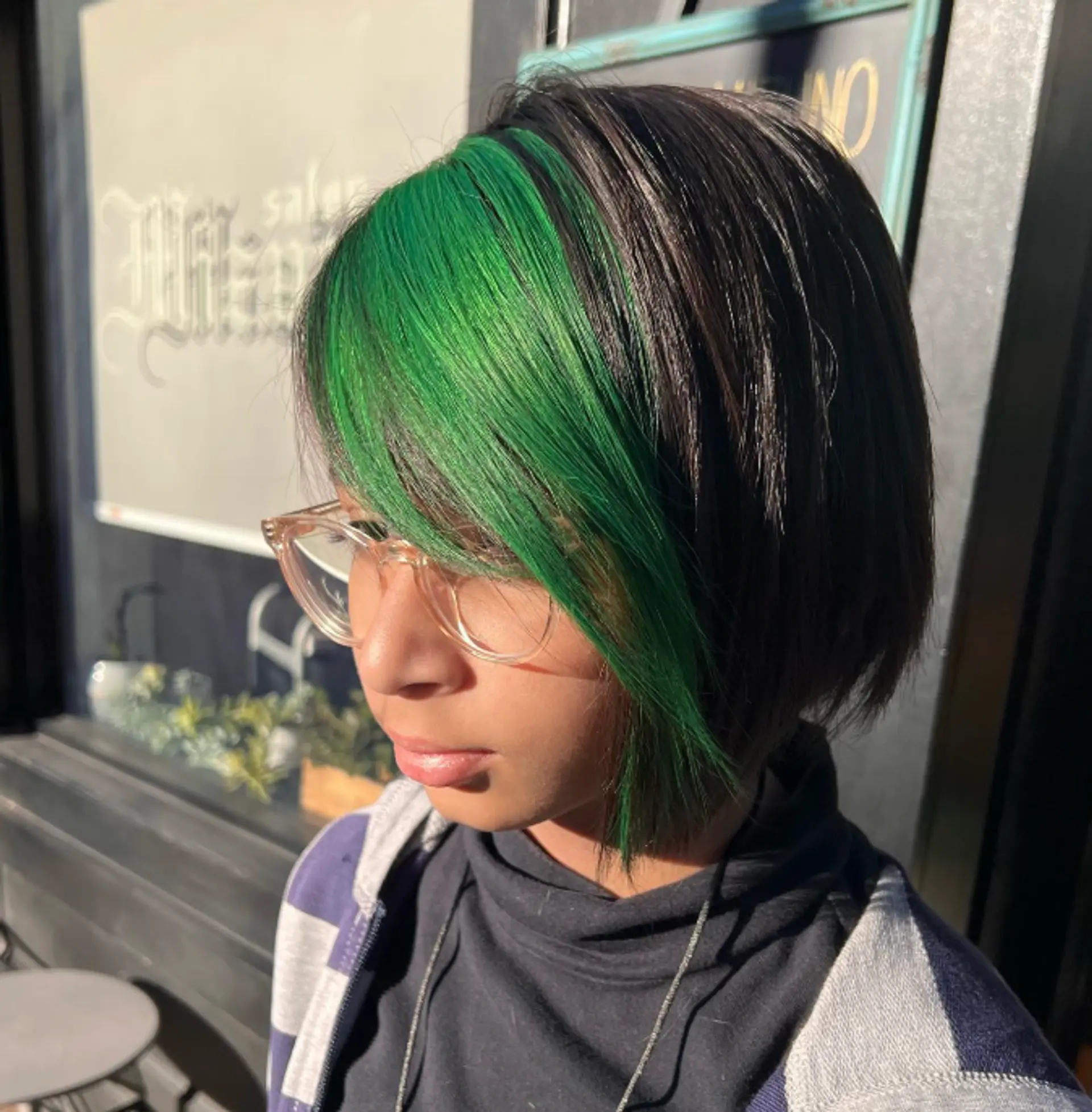 A medium bob with a bright, face-framing money piece highlight. 1