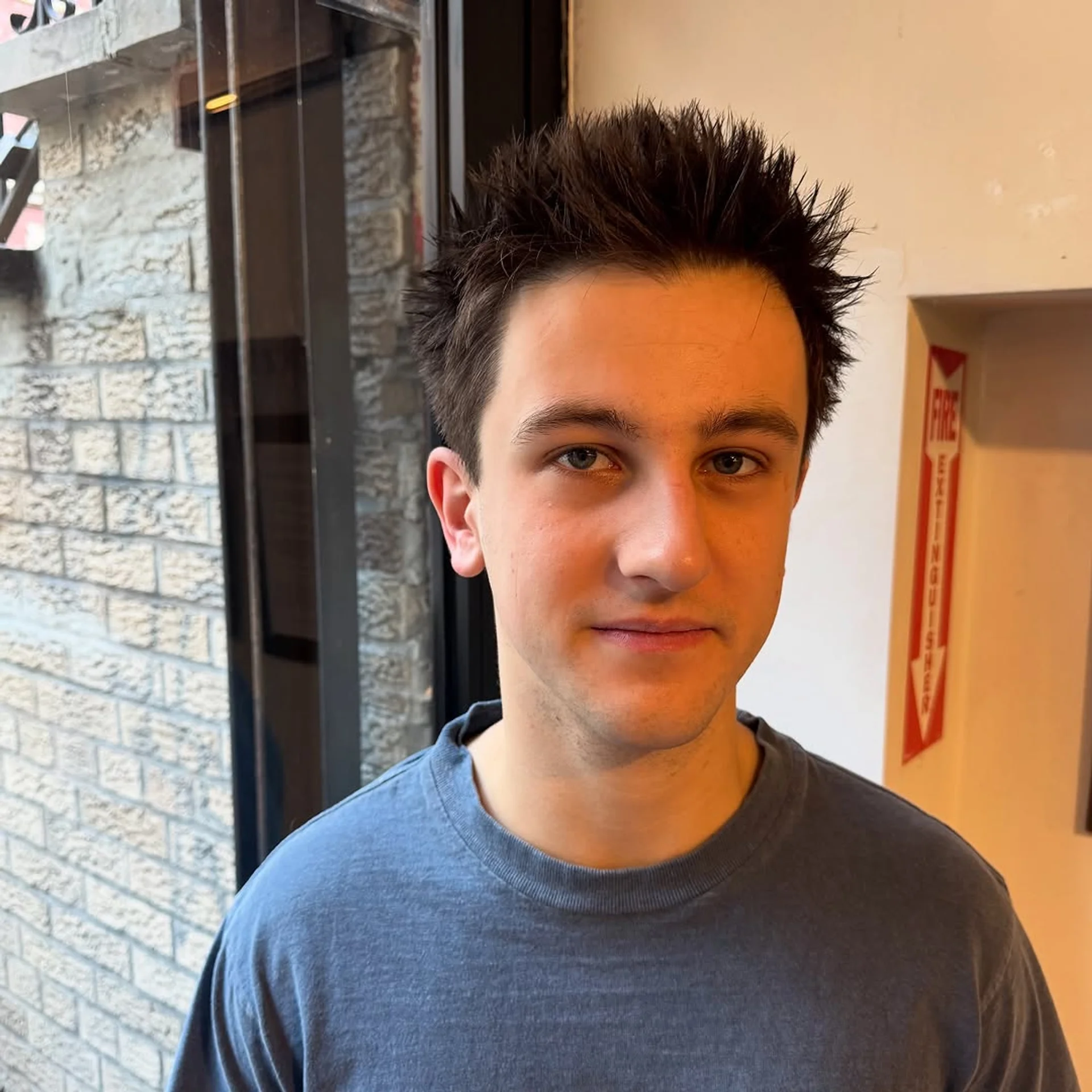Modern textured crop with tapered sides styled for the NYC workplace - Preview 3