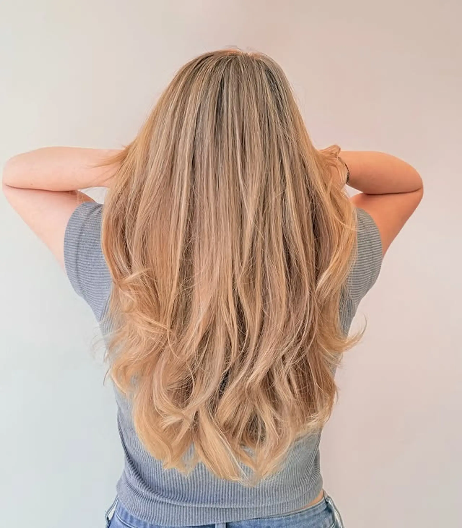 Long layered hairstyle with blonde highlights and soft waves. 1