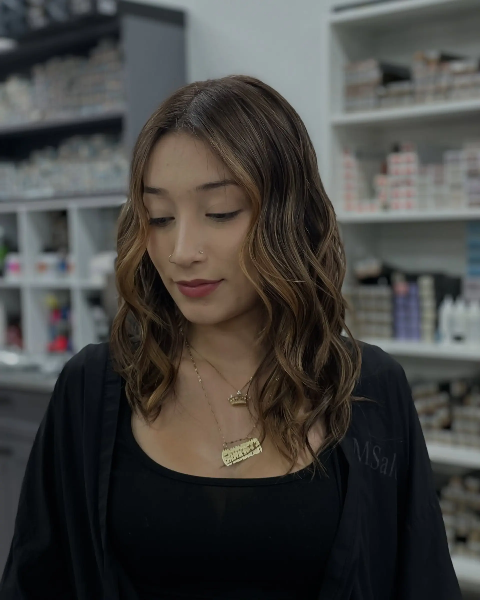 Long, wavy hairstyle with a bronde balayage. 2