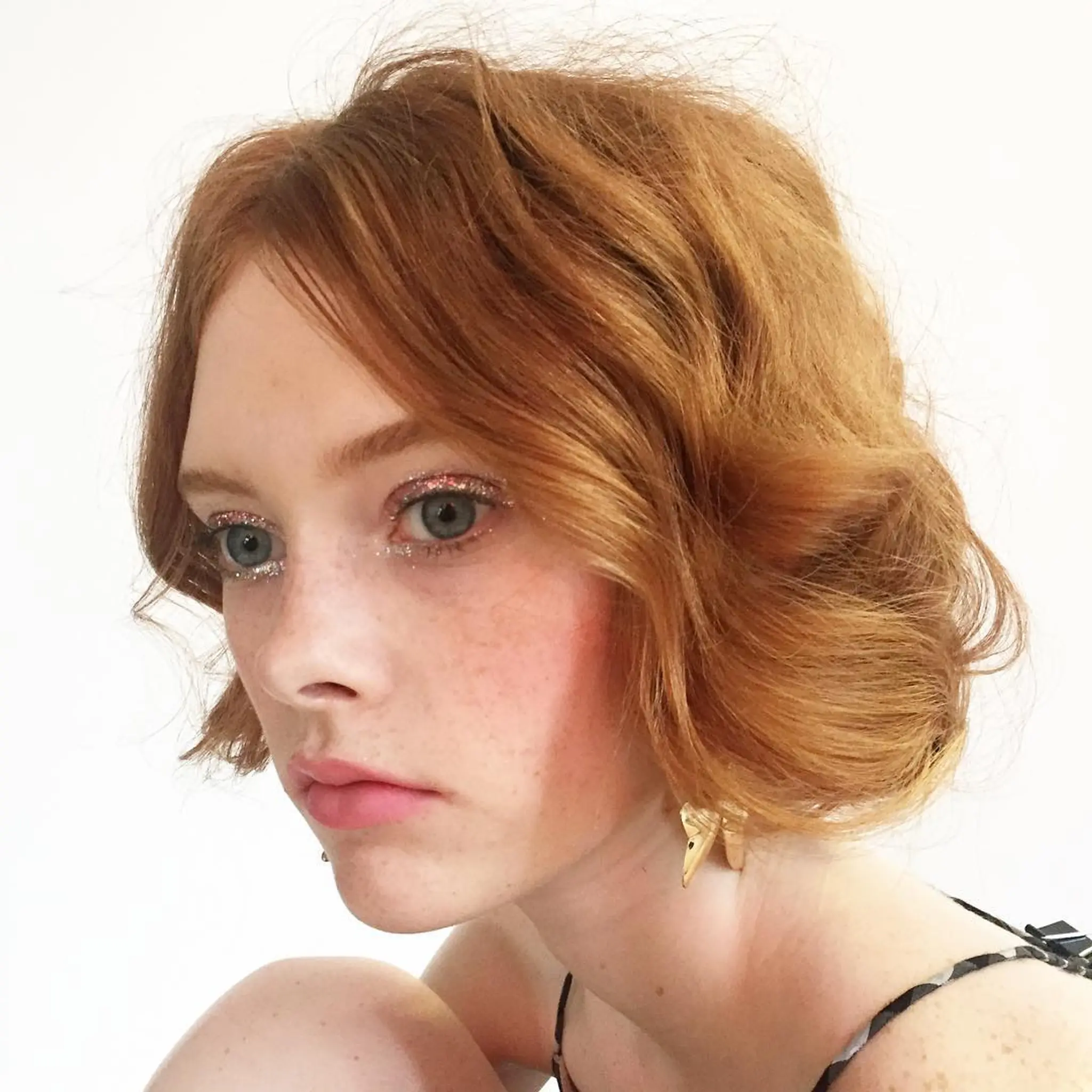 Short, copper-toned hair with a natural wavy texture, soft side parting, and textured ends, creating a voluminous and subtly elegant look. by @takeohair