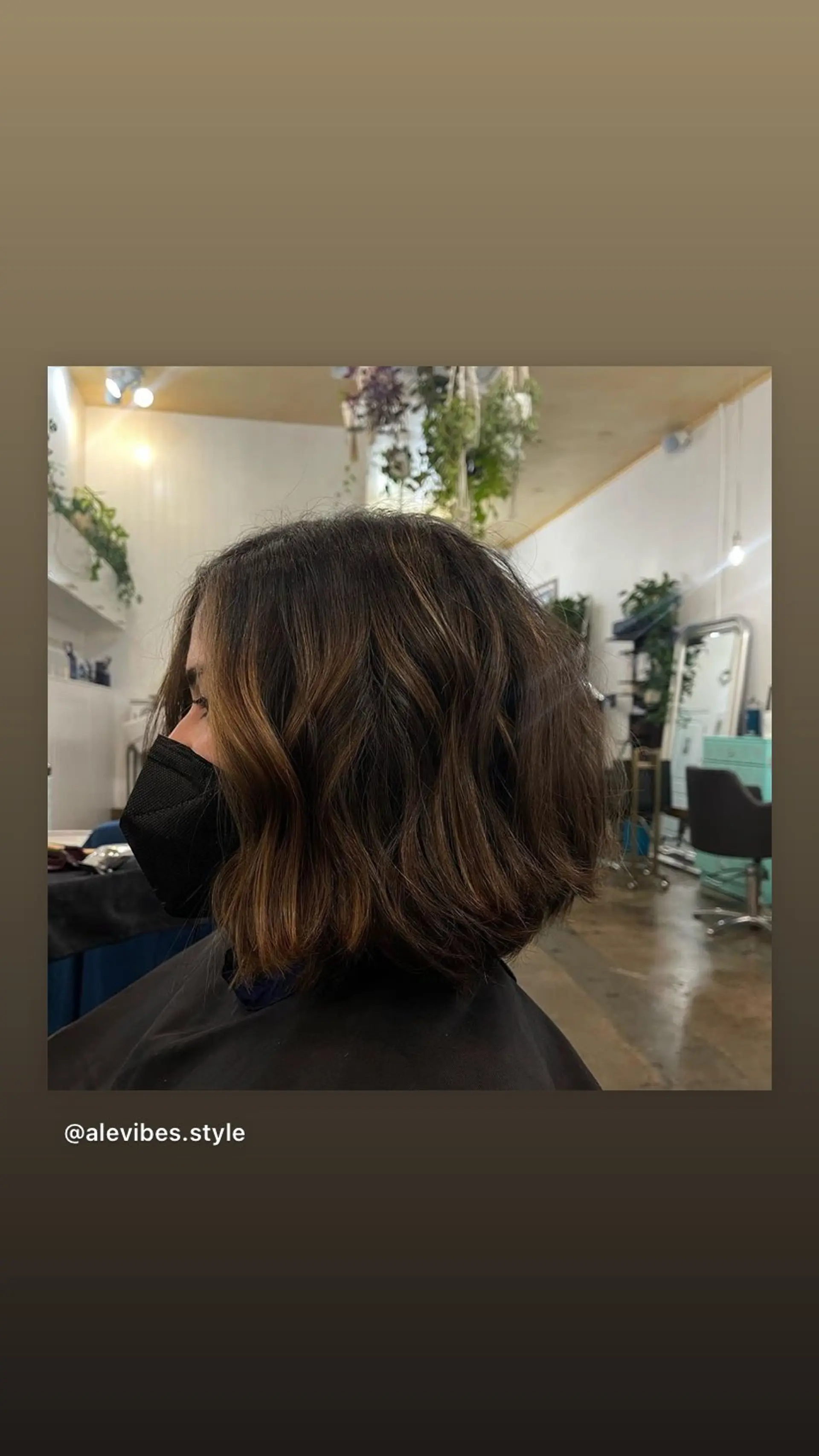 Wavy bob with balayage highlights. 1