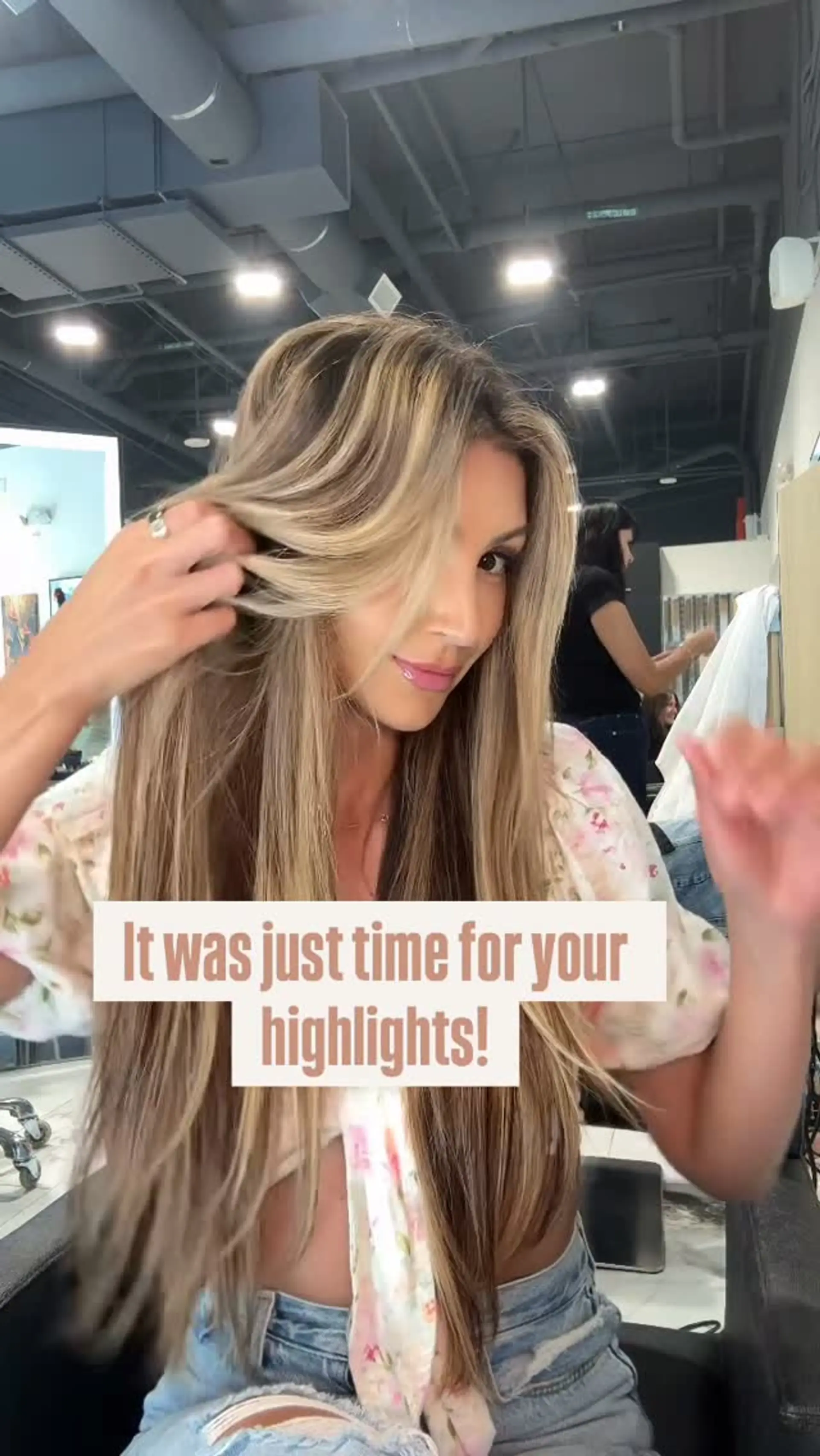 Long smooth blowout featuring multi-tonal blonde highlights with a distinct face-framing money piece. 1