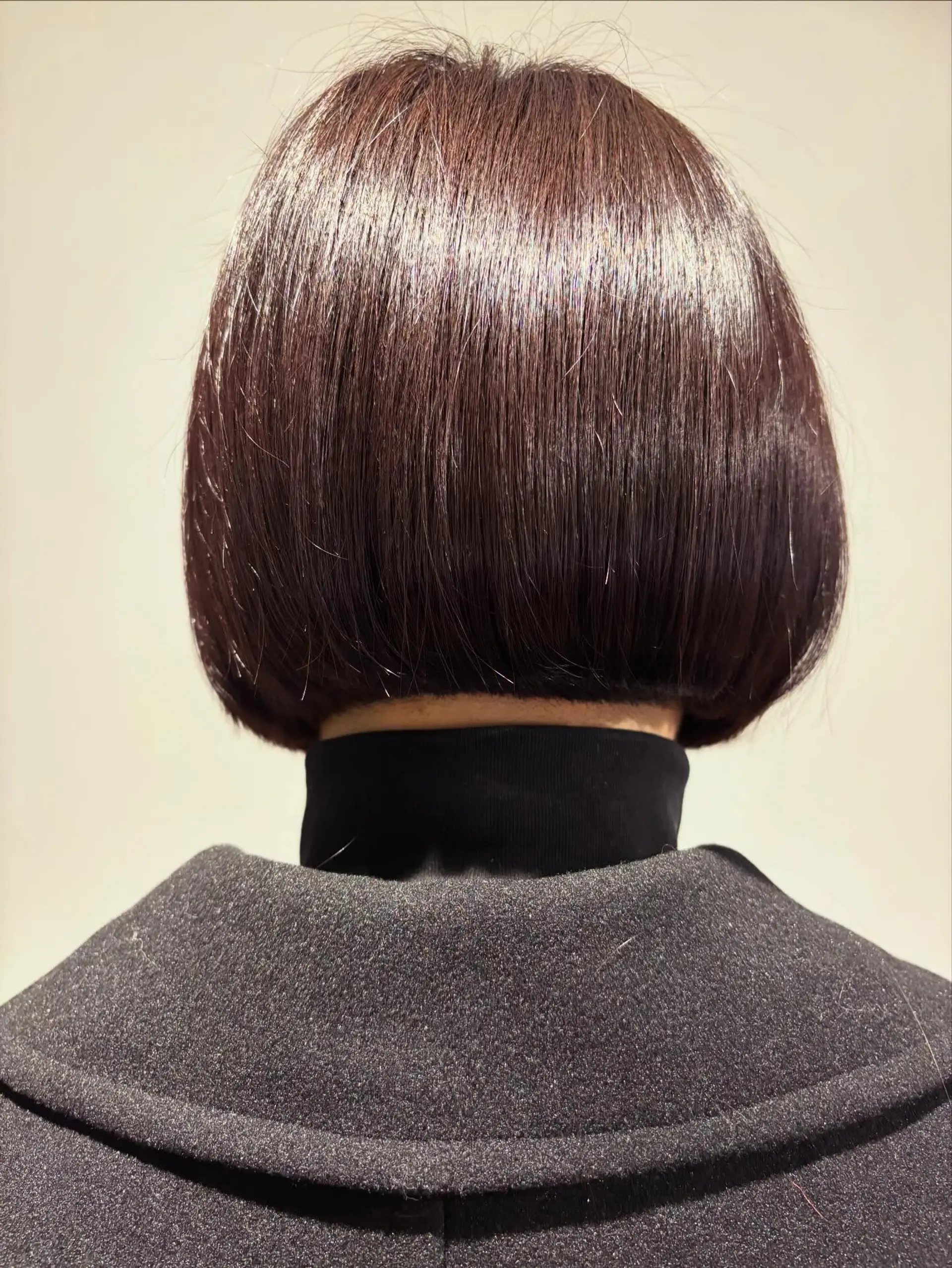 A sleek, precision-cut blunt bob with sharp, clean lines hitting right at the nape. 1